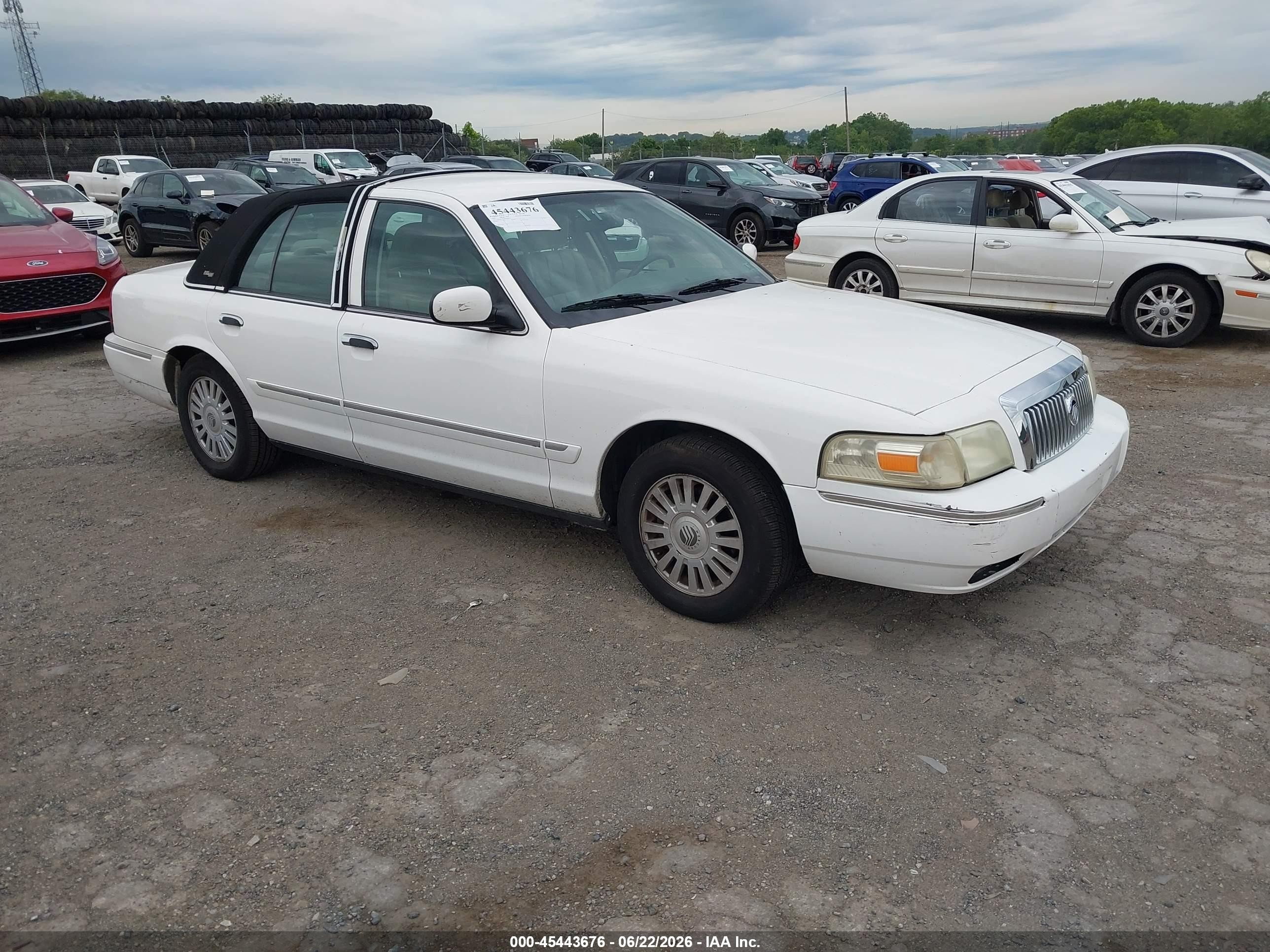 2008 Mercury Grand Marquis Ls White vin: 2MEFM75V88X600854