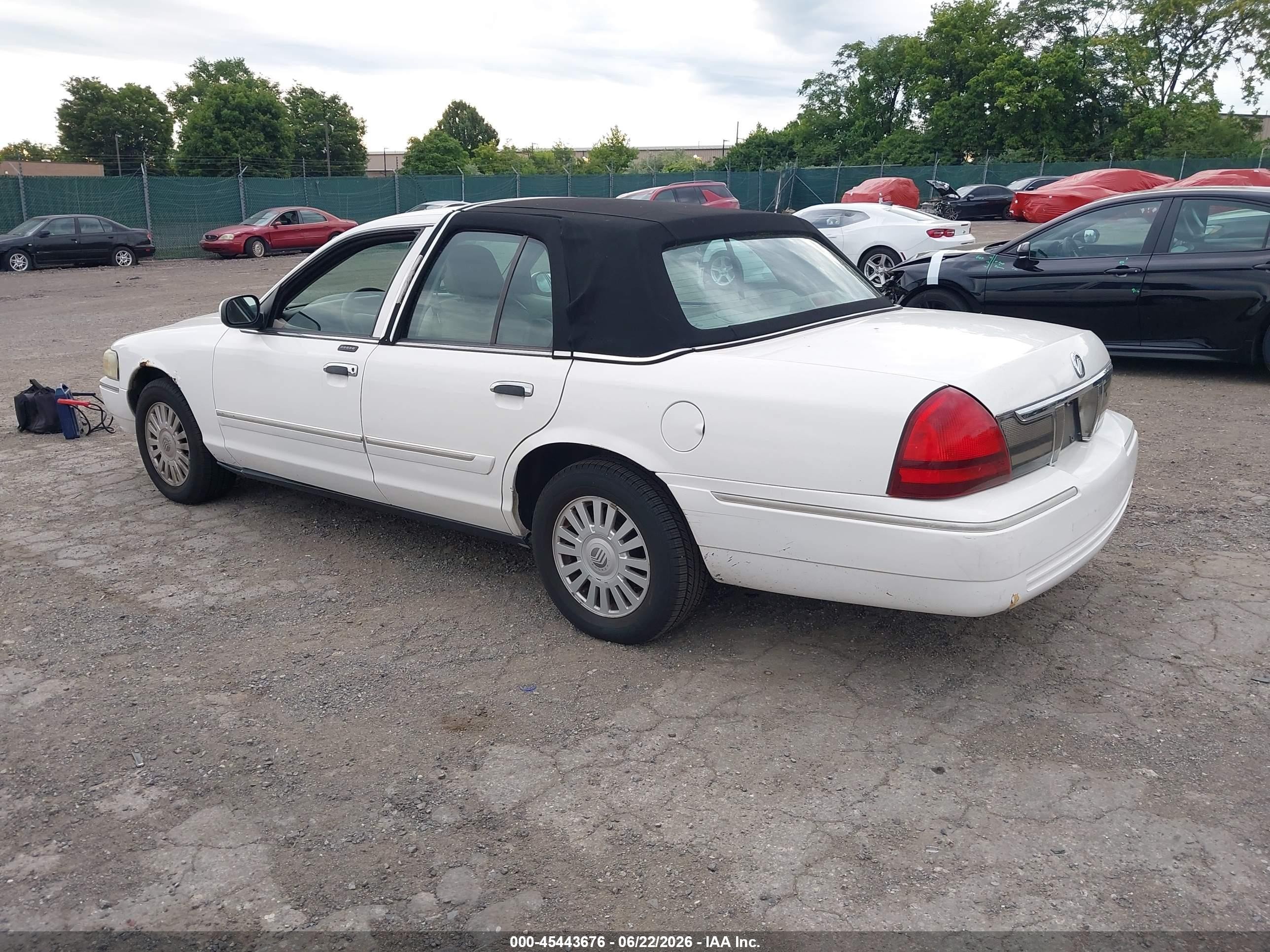 2008 Mercury Grand Marquis Ls White vin: 2MEFM75V88X600854