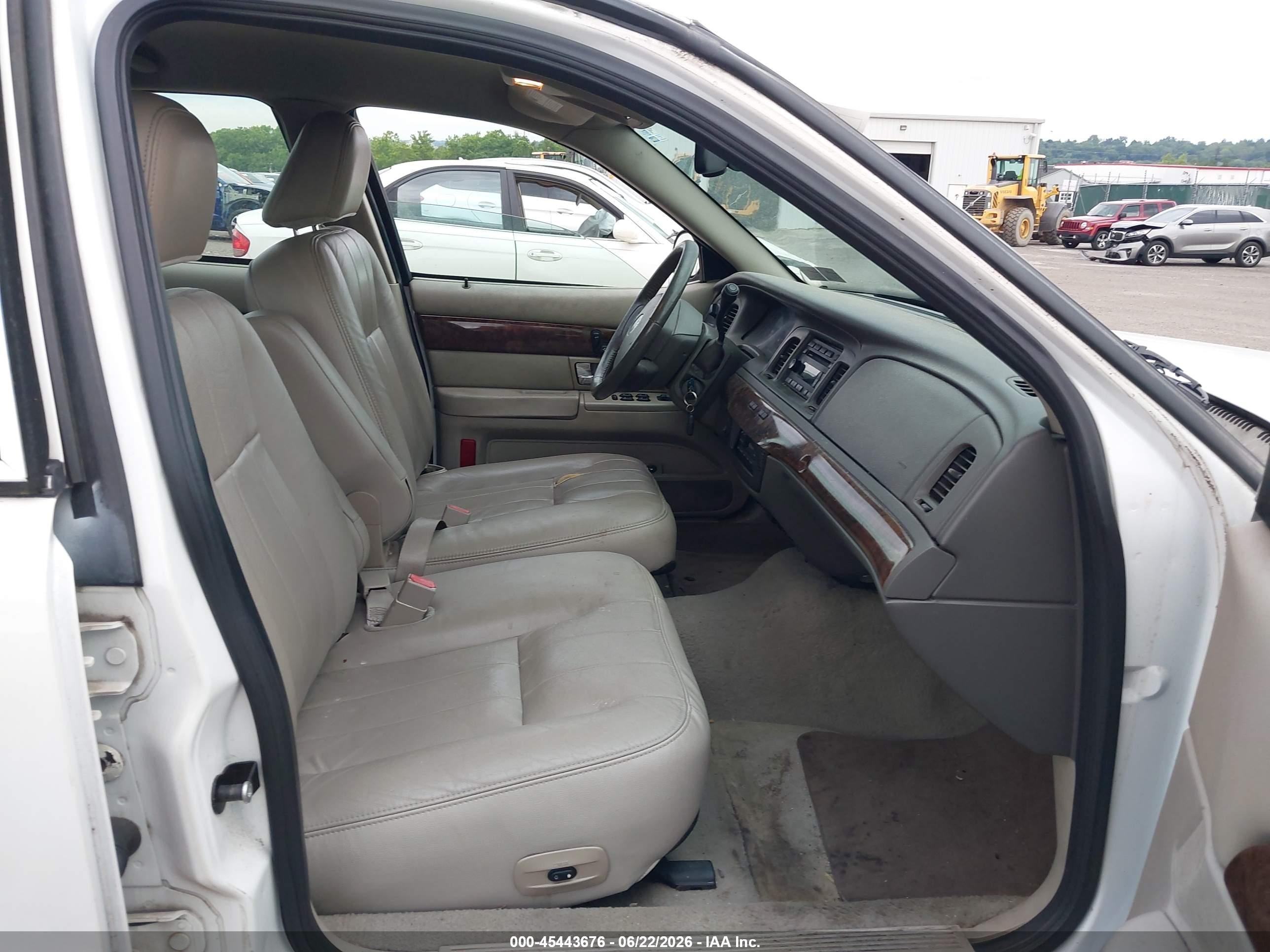 2008 Mercury Grand Marquis Ls White vin: 2MEFM75V88X600854