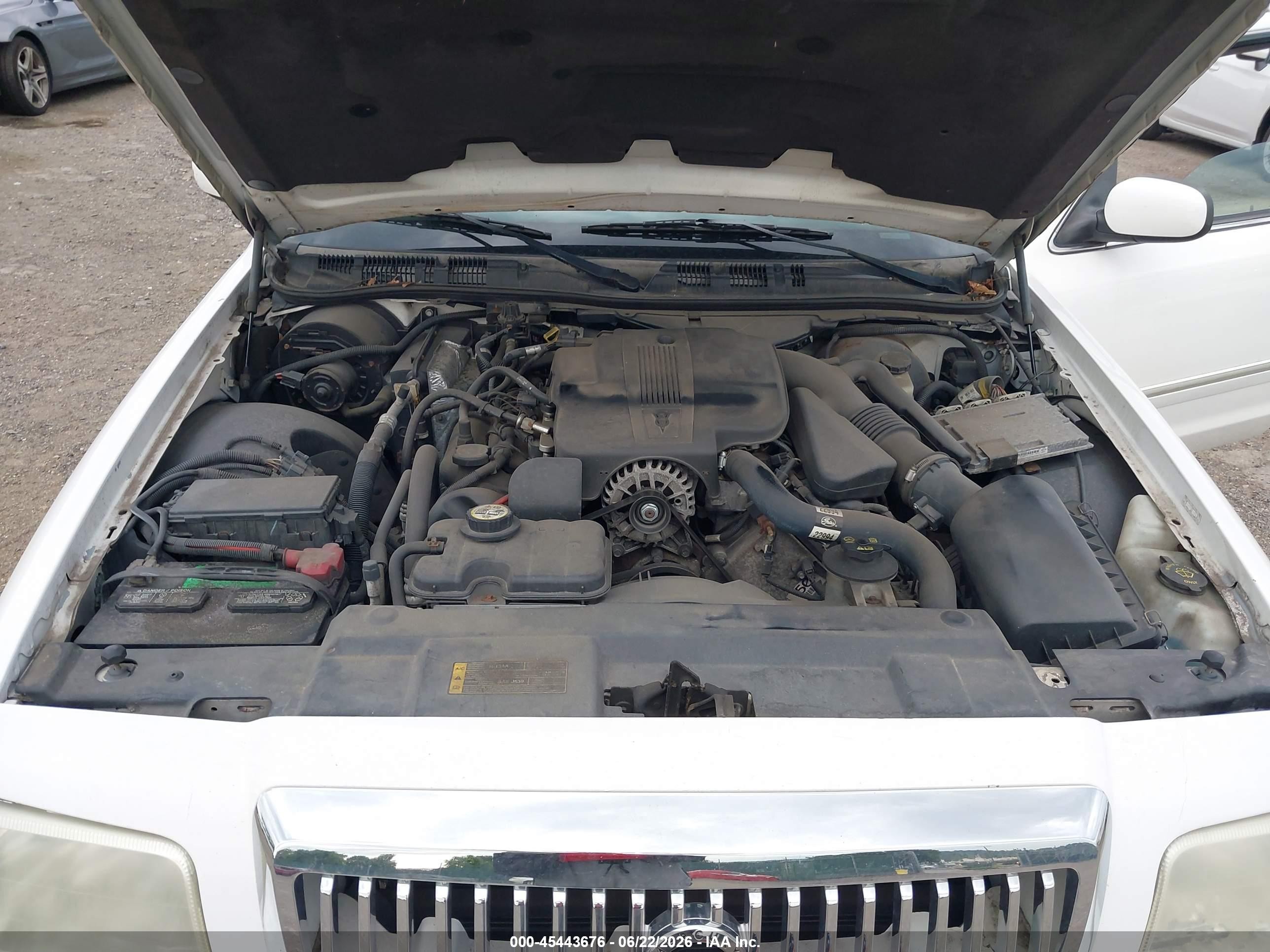 2008 Mercury Grand Marquis Ls White vin: 2MEFM75V88X600854