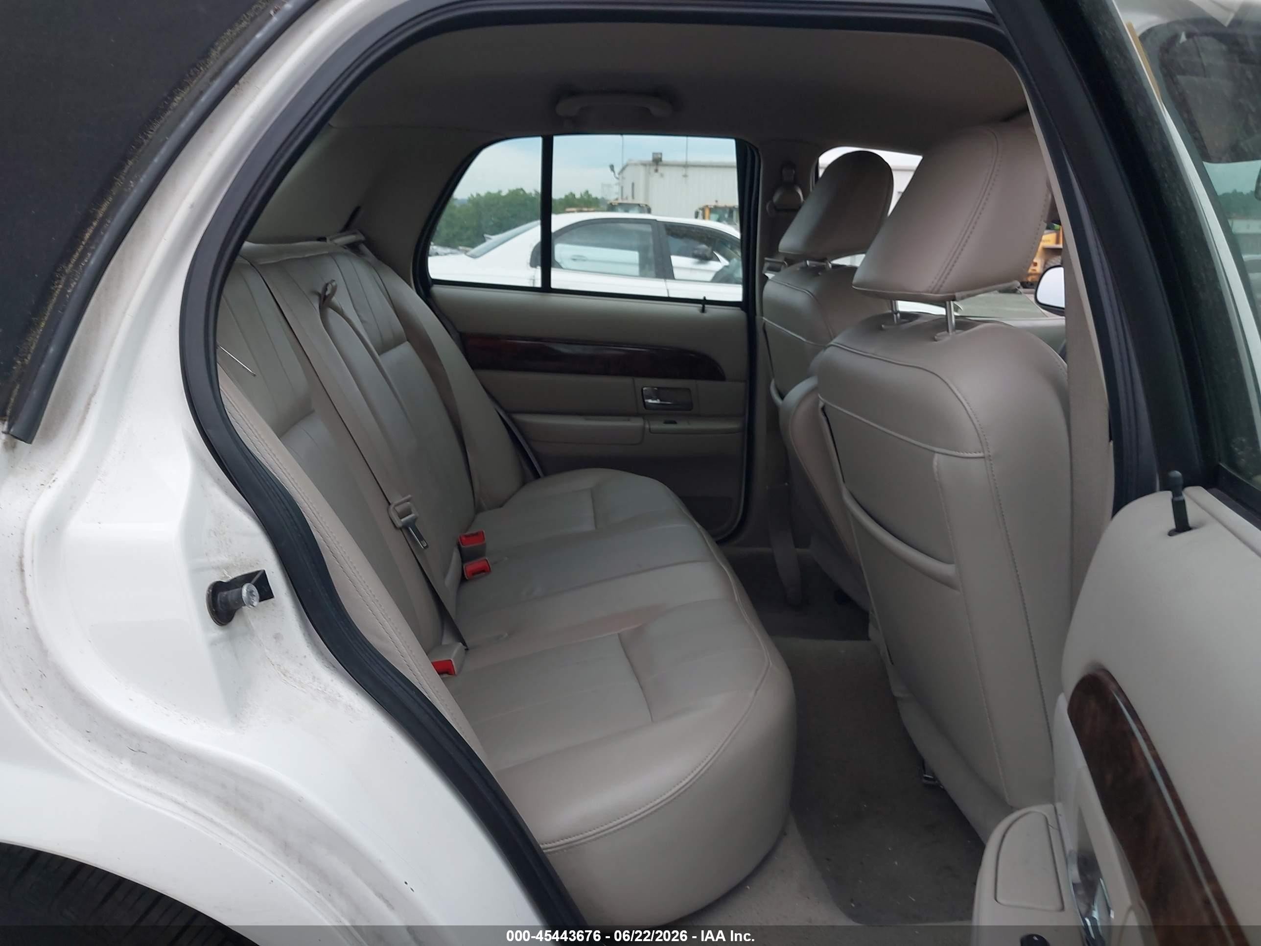 2008 Mercury Grand Marquis Ls White vin: 2MEFM75V88X600854
