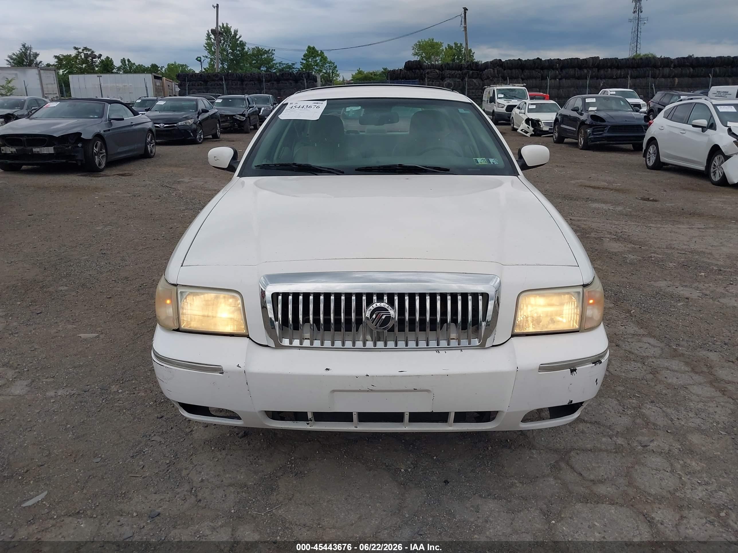 2008 Mercury Grand Marquis Ls White vin: 2MEFM75V88X600854