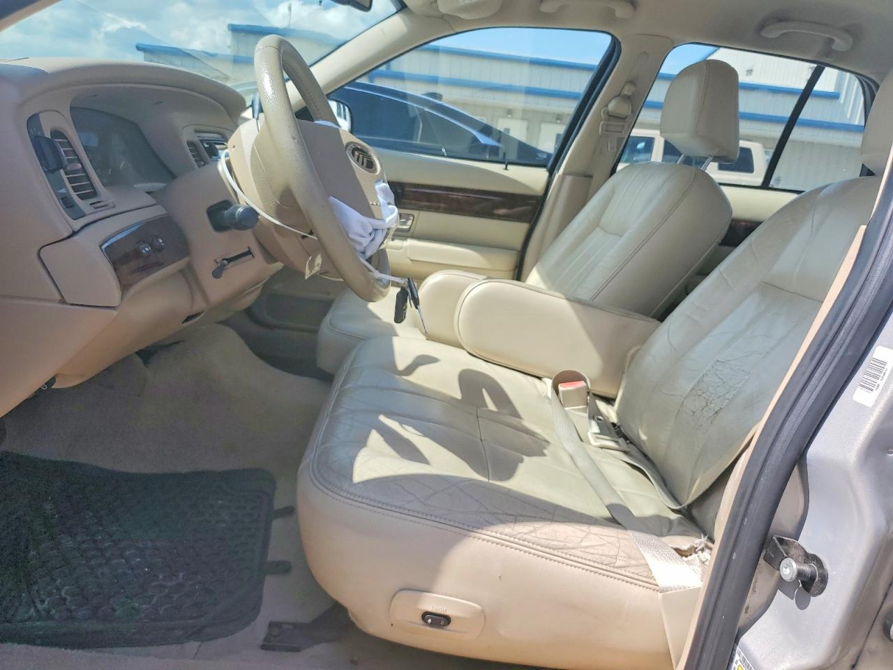2007 Mercury Gr Marquis Silver vin: 2MEFM75V97X629696