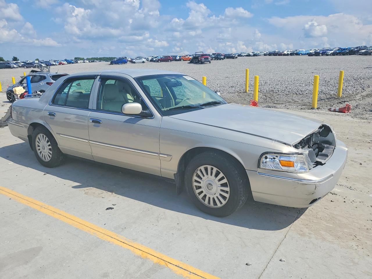 2007 Mercury Gr Marquis Silver vin: 2MEFM75V97X629696