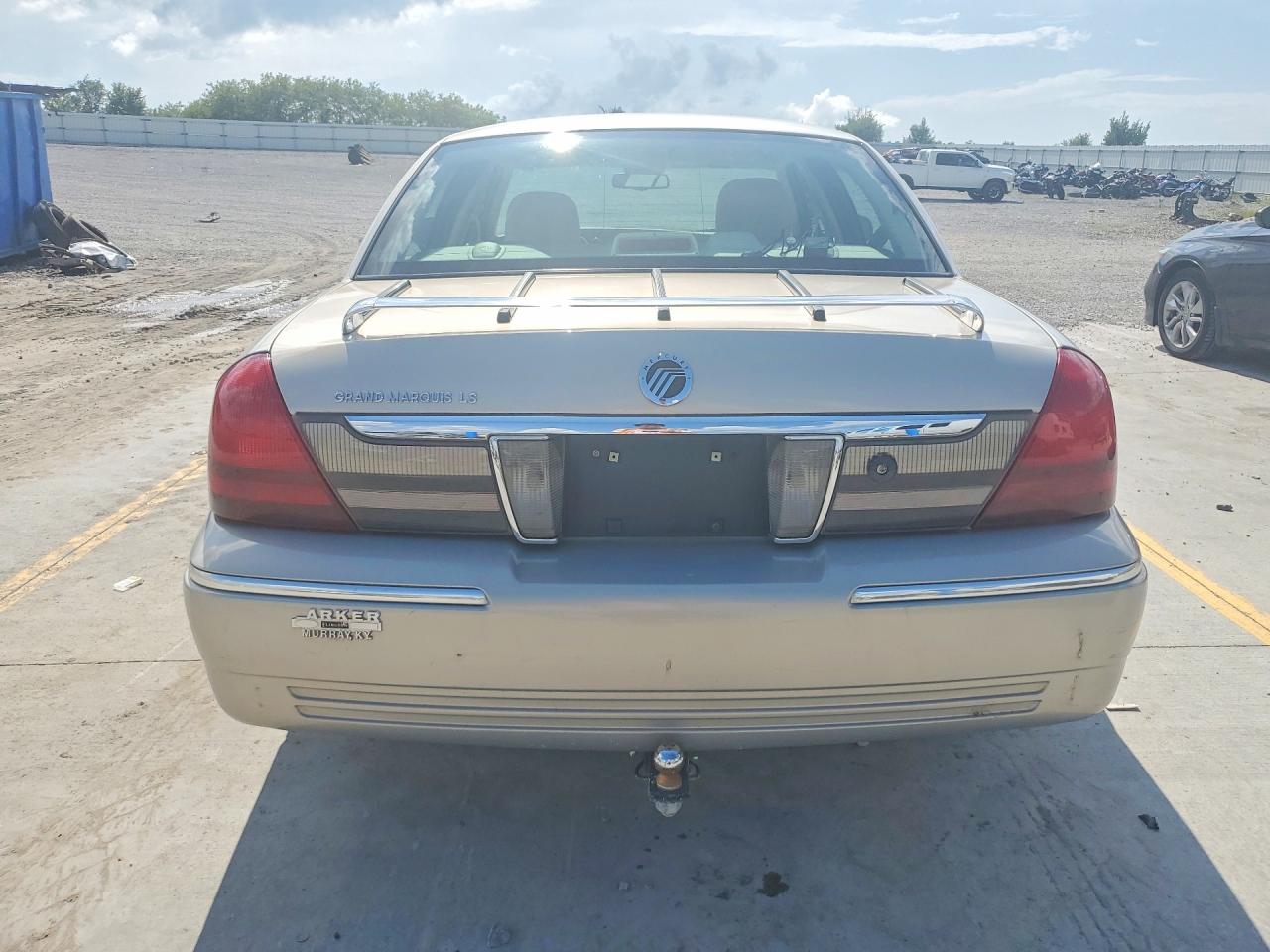 2007 Mercury Gr Marquis Silver vin: 2MEFM75V97X629696