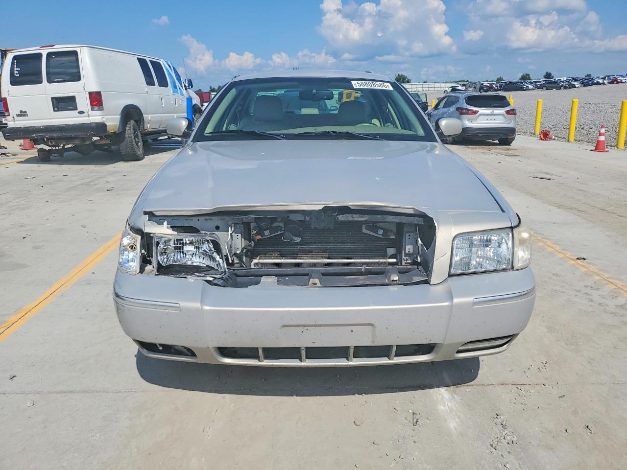 2007 Mercury Gr Marquis Silver vin: 2MEFM75V97X629696