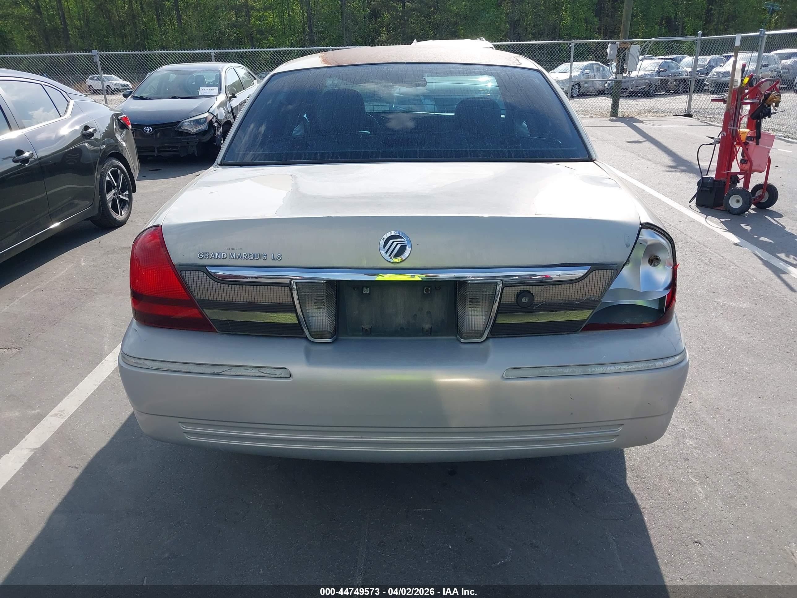 2008 Mercury Grand Marquis Ls Beige vin: 2MEFM75V98X650288