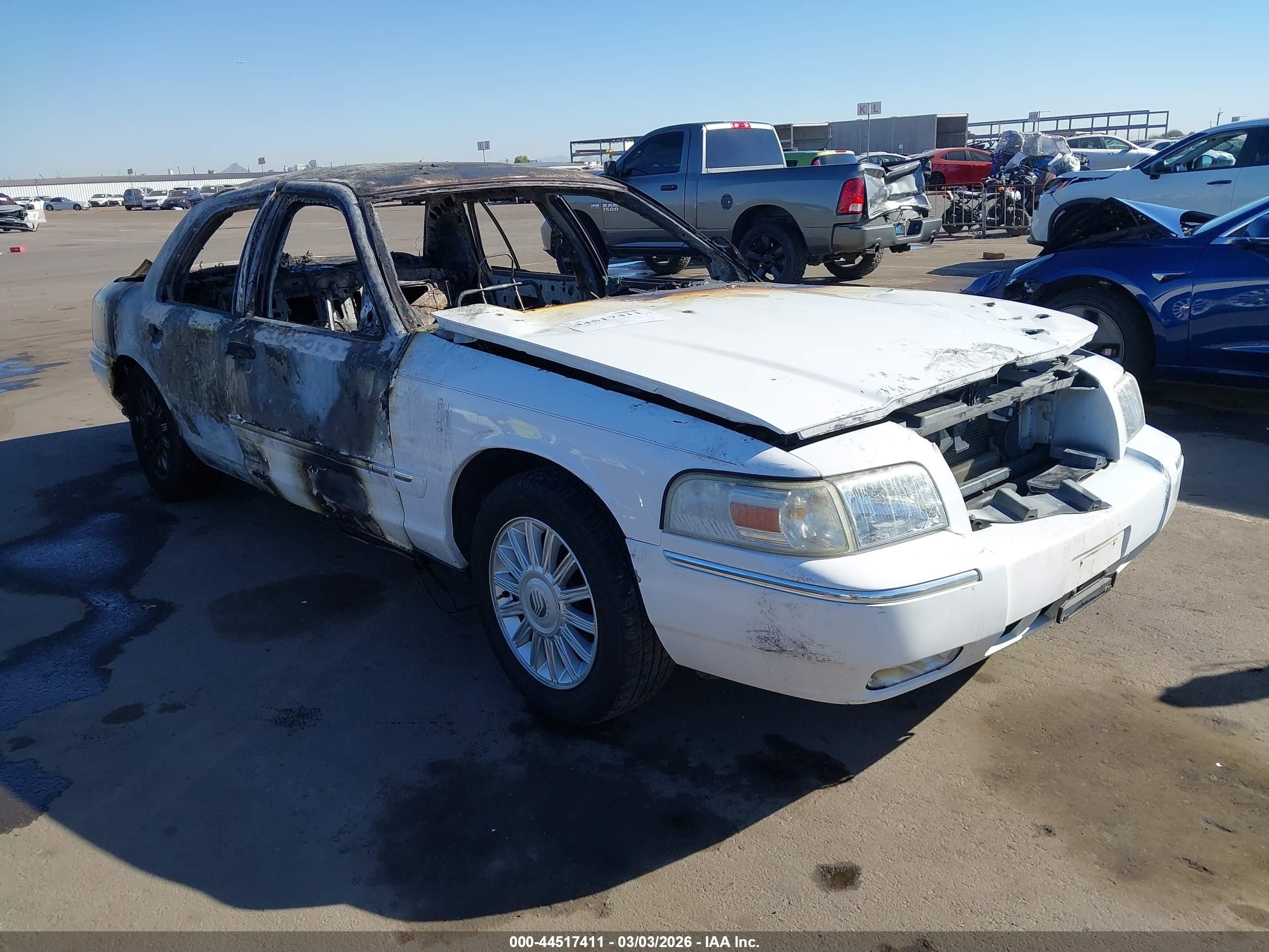 2008 Mercury Grand Marquis Ls White vin: 2MEFM75V98X661212