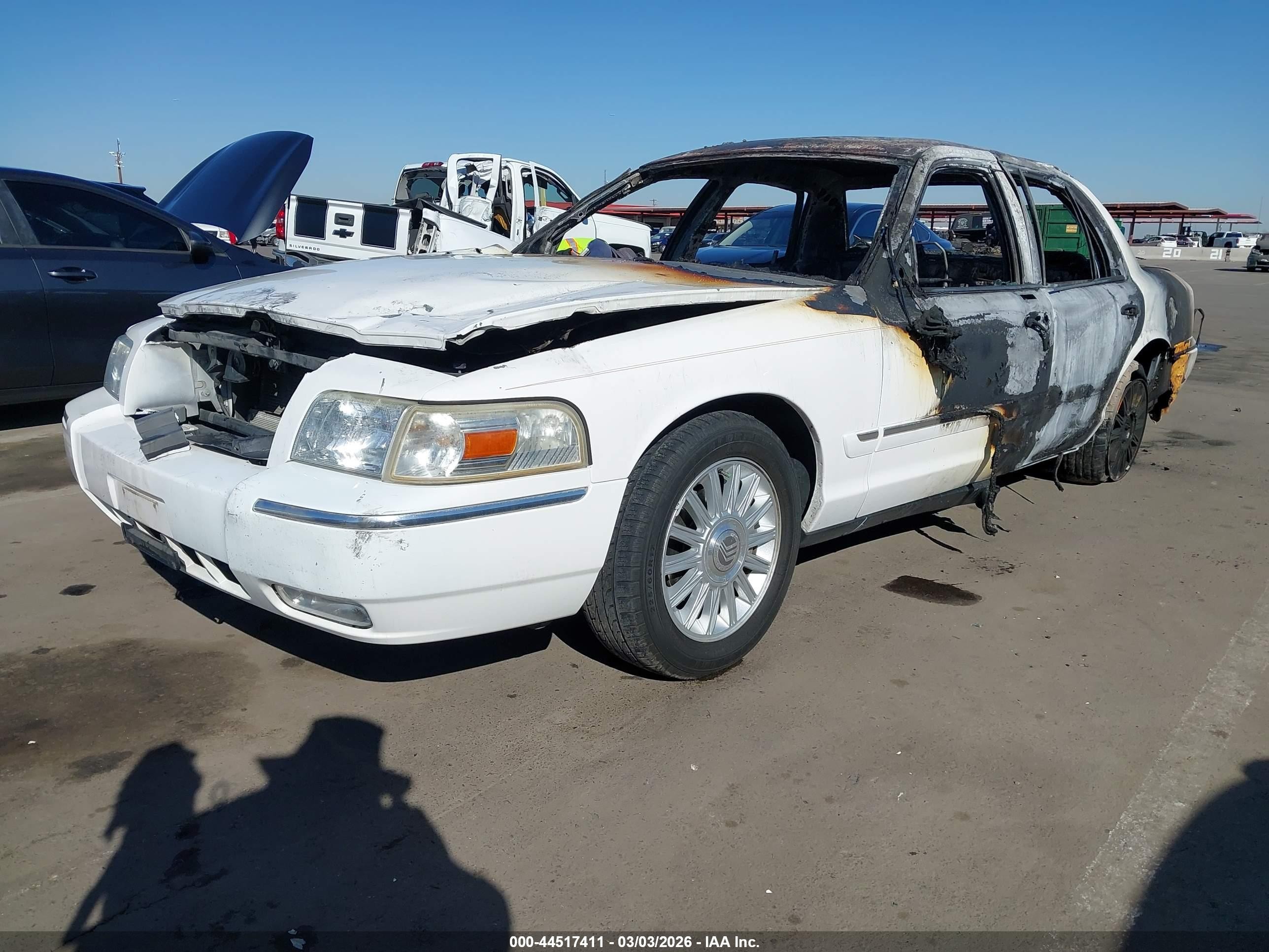 2008 Mercury Grand Marquis Ls White vin: 2MEFM75V98X661212