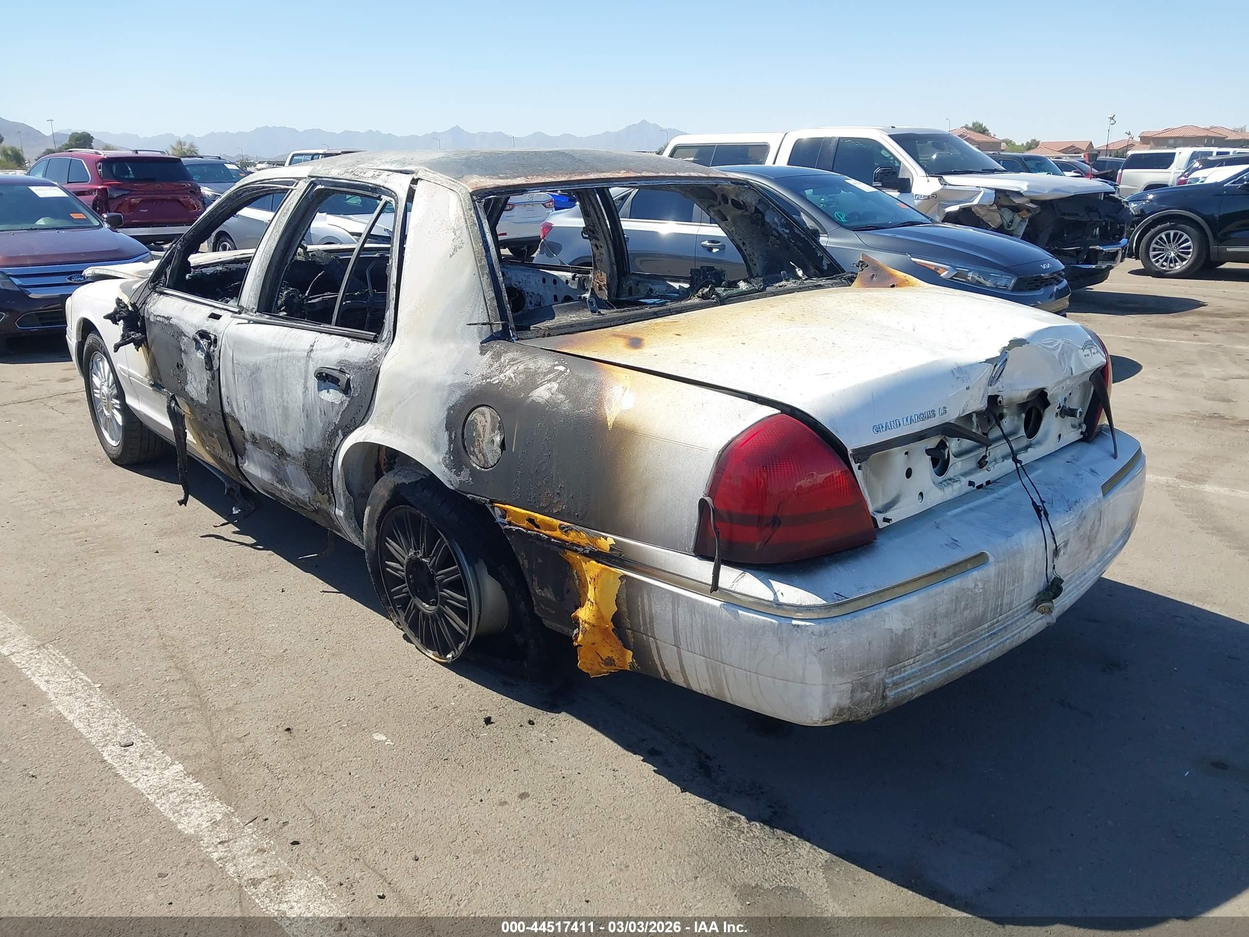 2008 Mercury Grand Marquis Ls White vin: 2MEFM75V98X661212