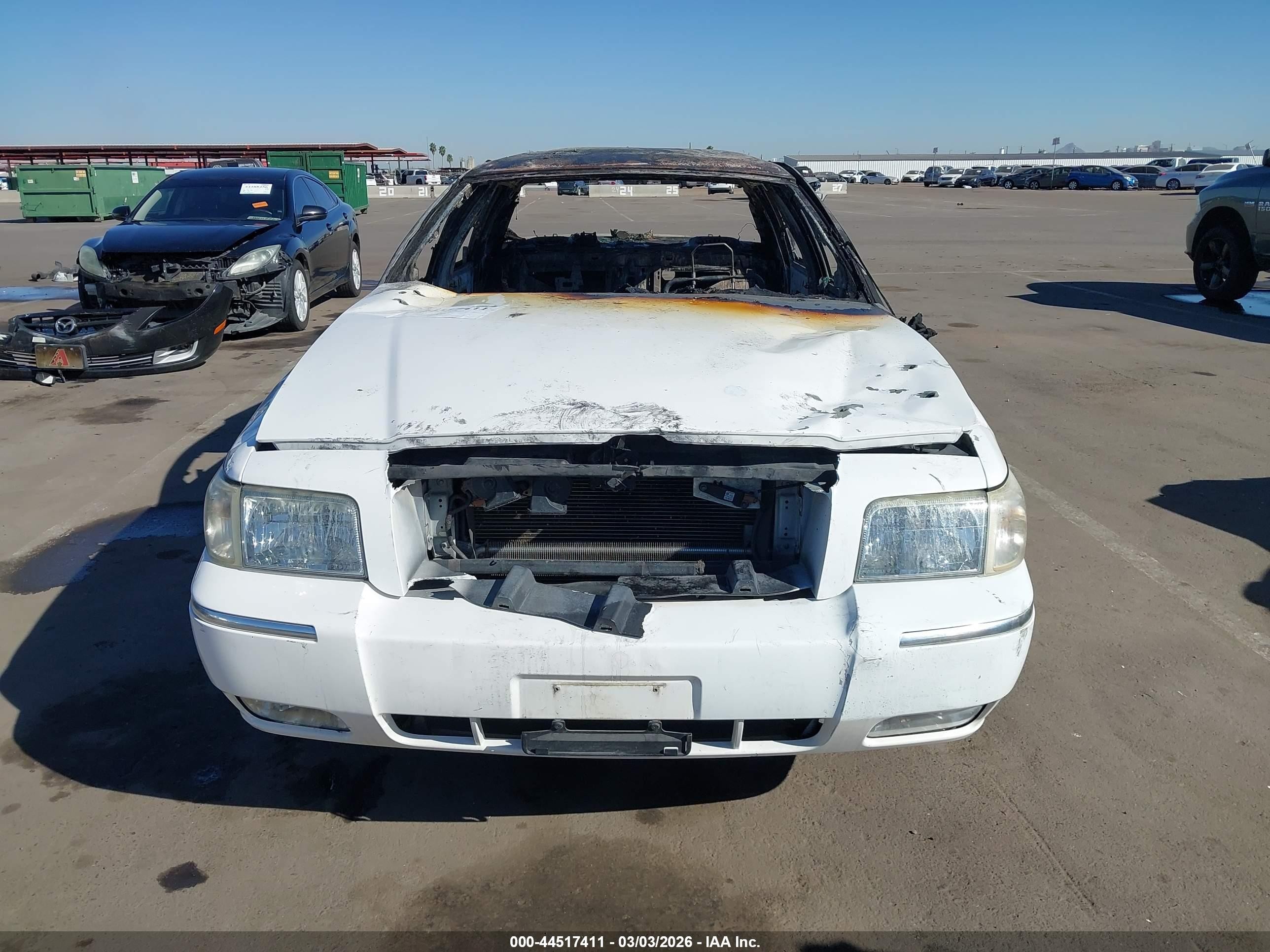 2008 Mercury Grand Marquis Ls White vin: 2MEFM75V98X661212