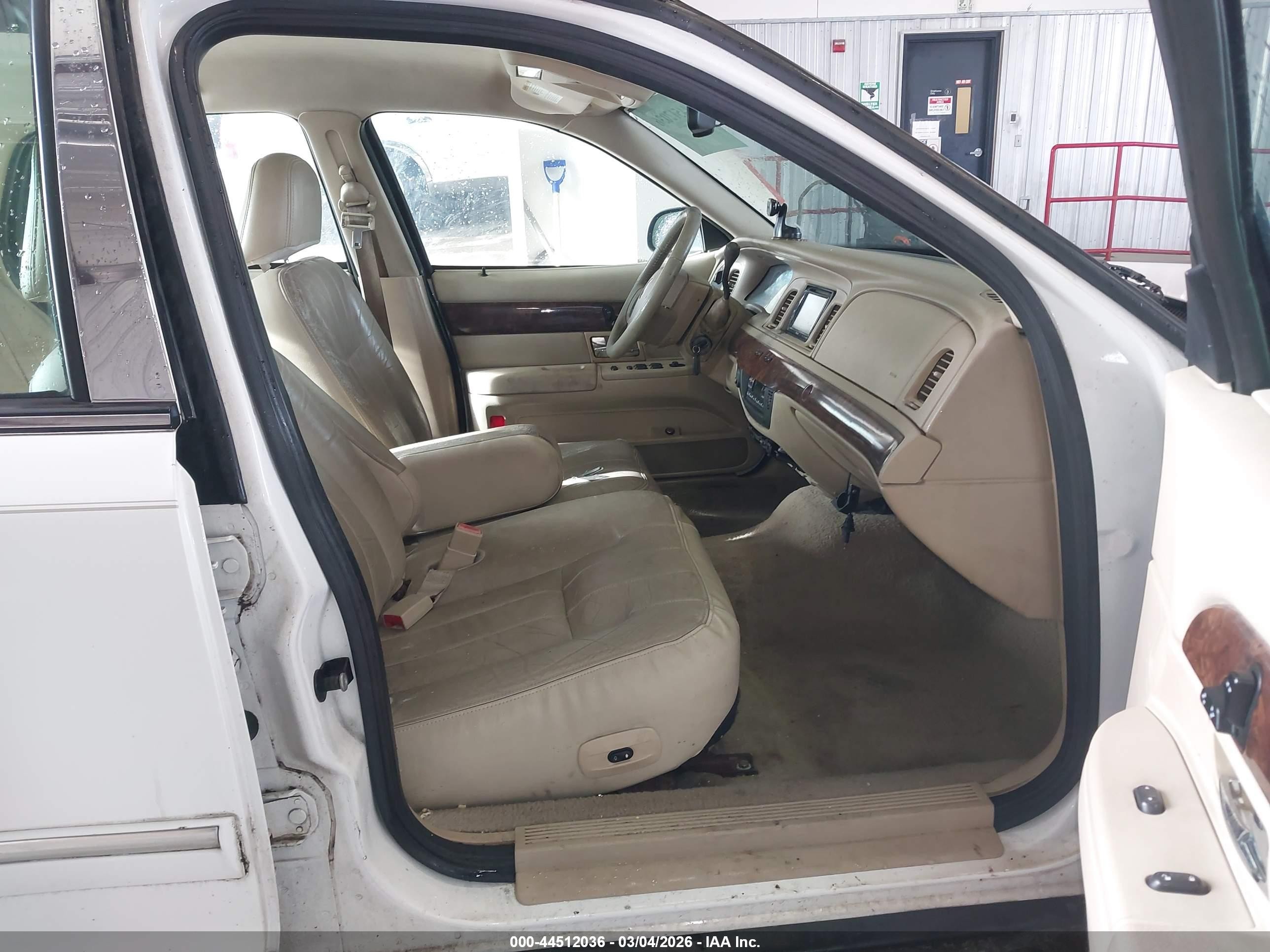2007 Mercury Grand Marquis Ls White vin: 2MEFM75VO7X626427