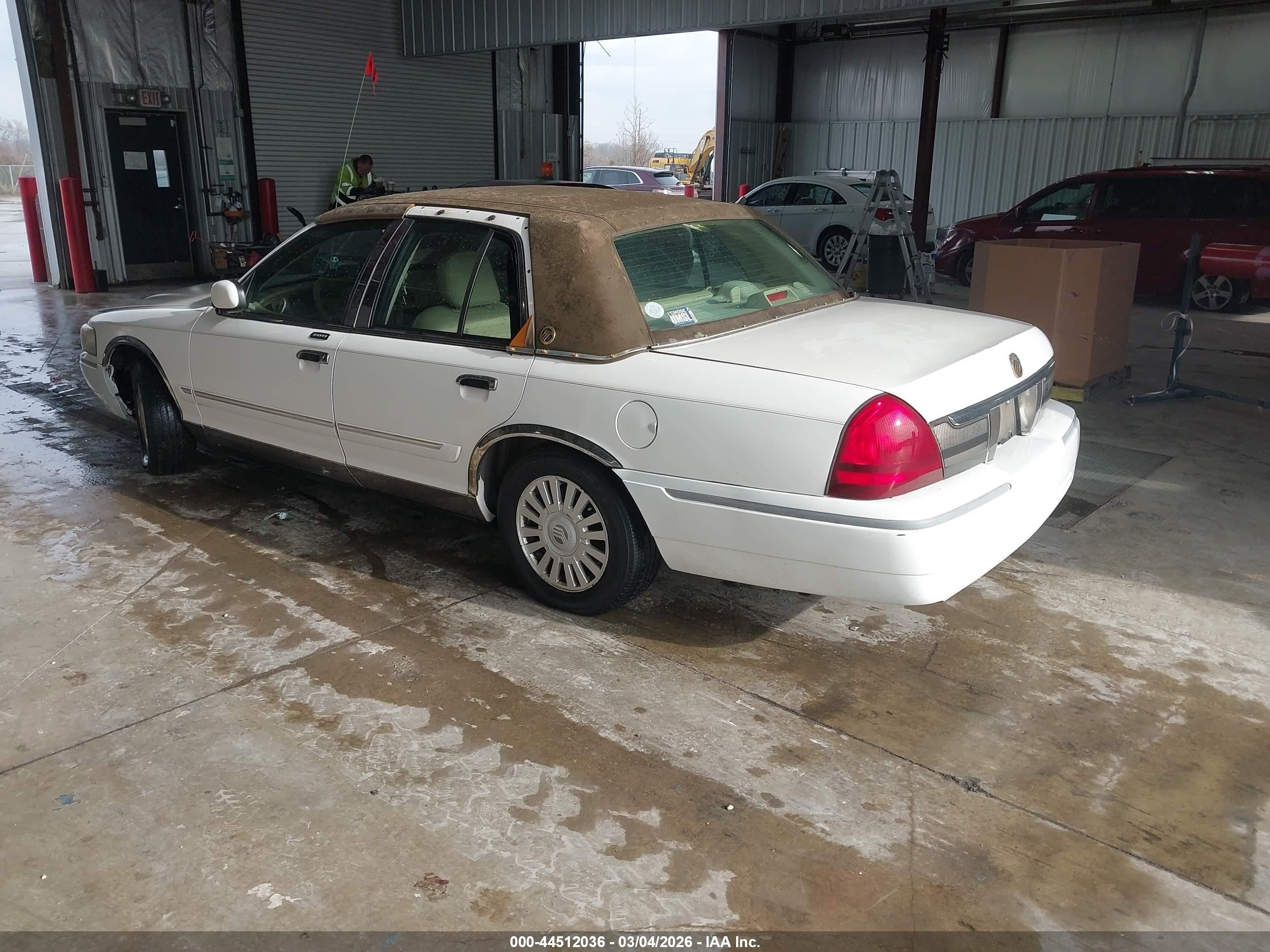 2007 Mercury Grand Marquis Ls White vin: 2MEFM75VO7X626427