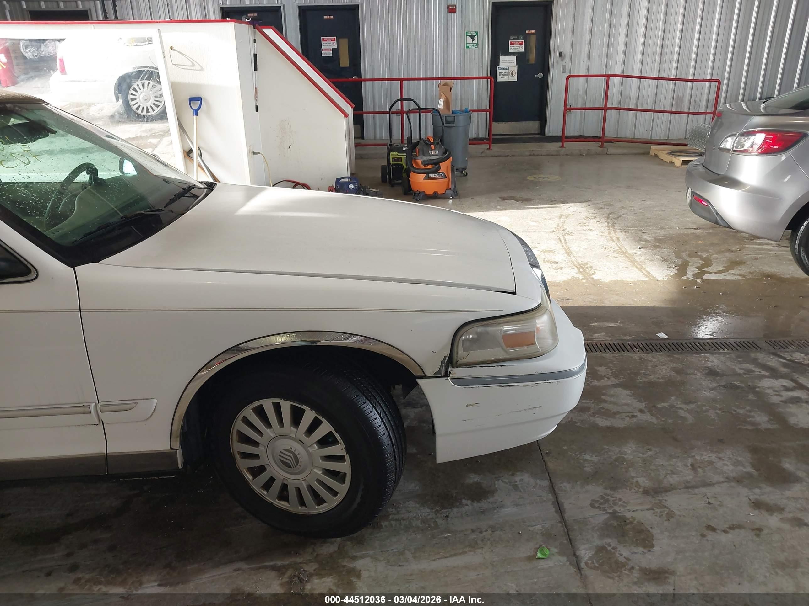 2007 Mercury Grand Marquis Ls White vin: 2MEFM75VO7X626427