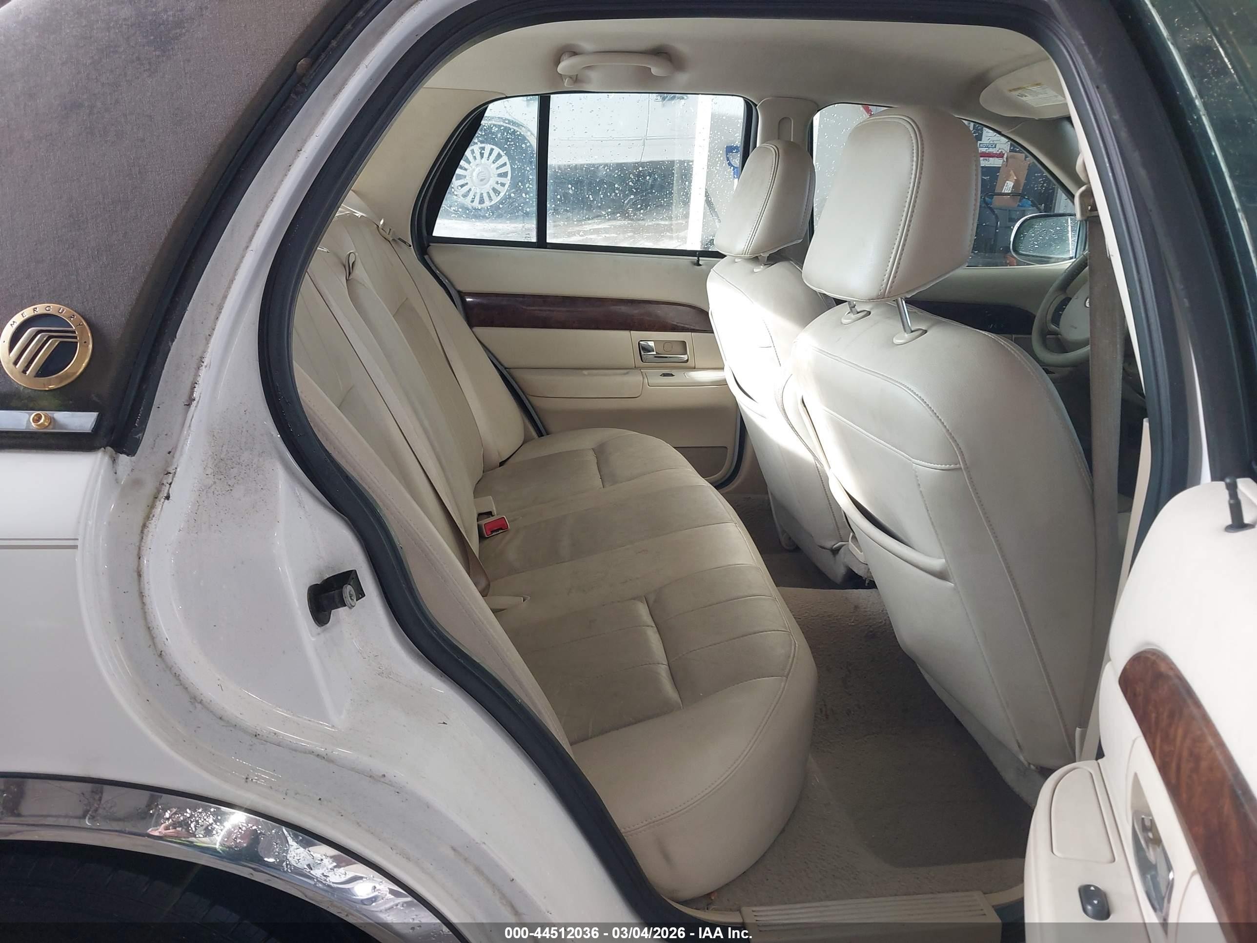 2007 Mercury Grand Marquis Ls White vin: 2MEFM75VO7X626427