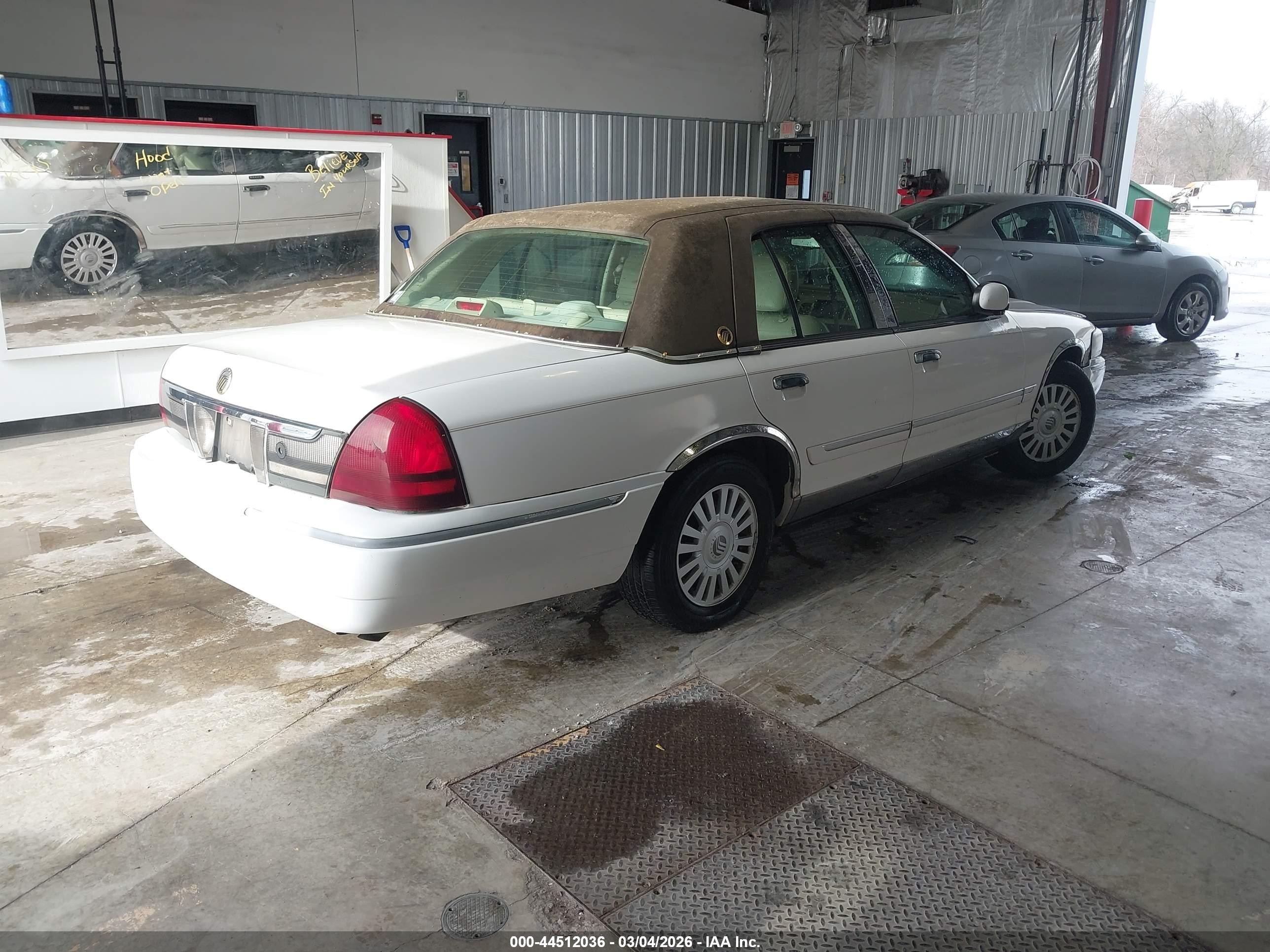 2007 Mercury Grand Marquis Ls White vin: 2MEFM75VO7X626427