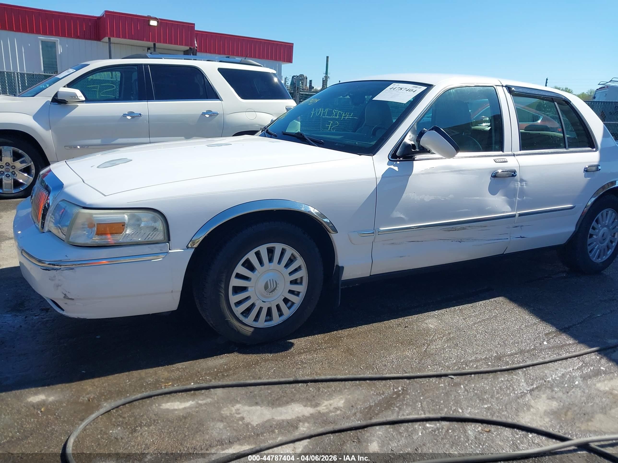 2007 Mercury Grand Marquis Ls Белый vin: 2MEFM75VX7X629710