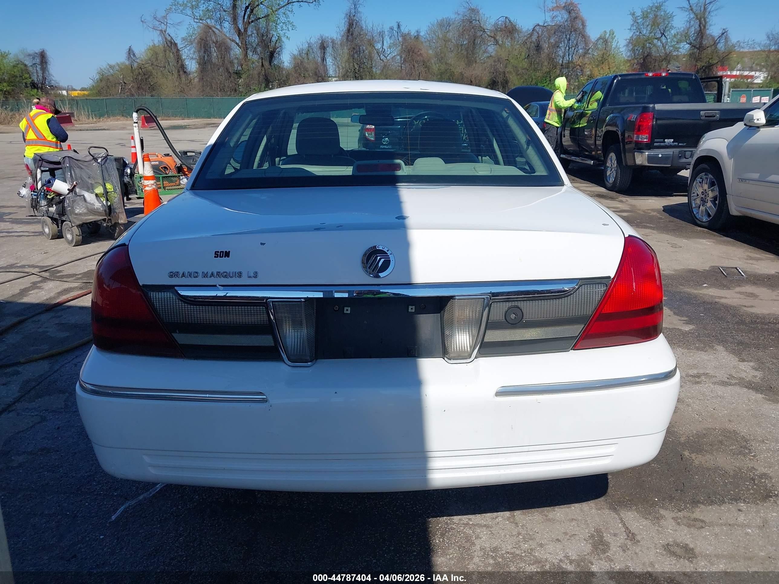 2007 Mercury Grand Marquis Ls Белый vin: 2MEFM75VX7X629710