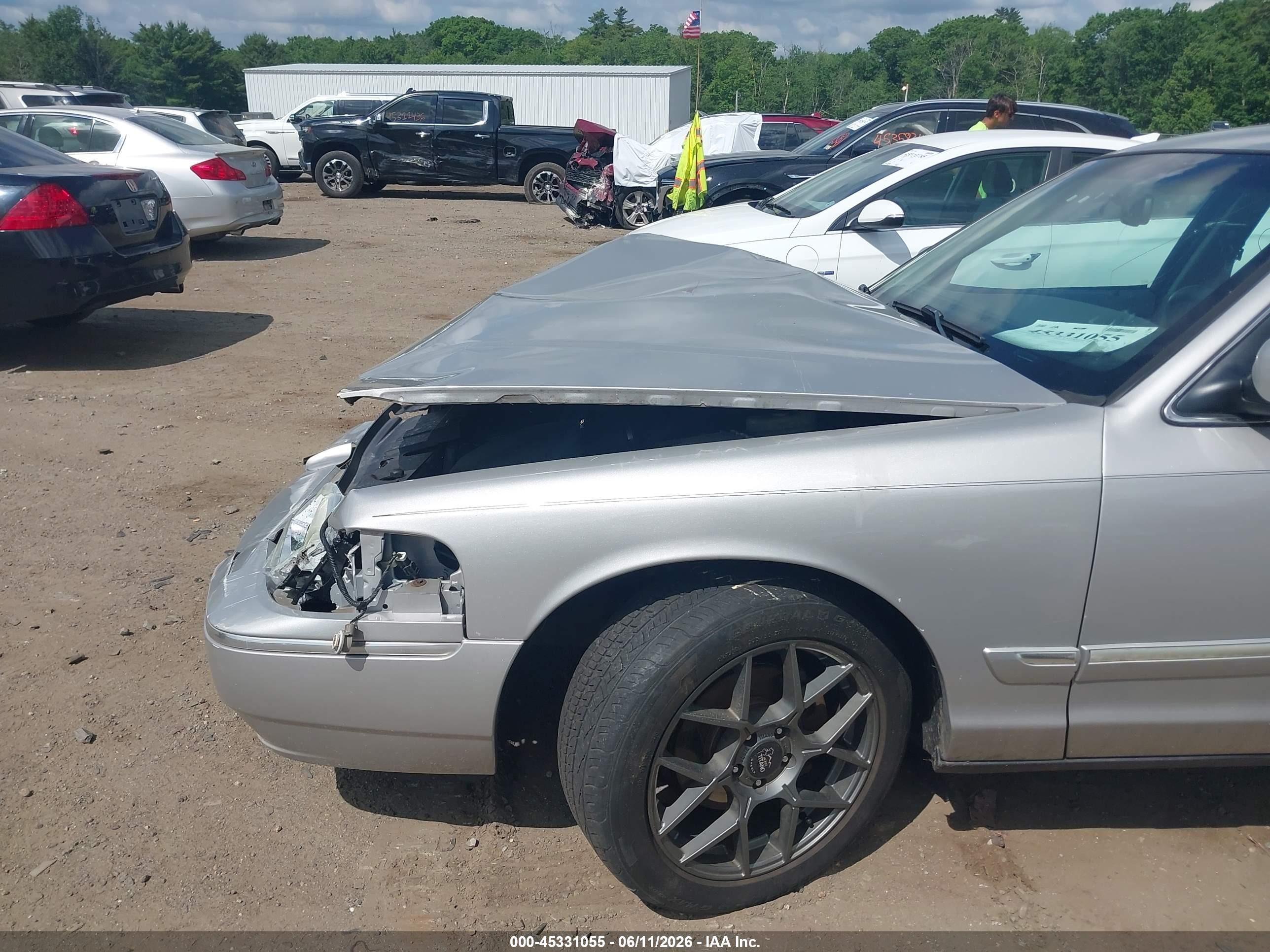 2008 Mercury Grand Marquis Ls Silver vin: 2MEFM75VX8X608065