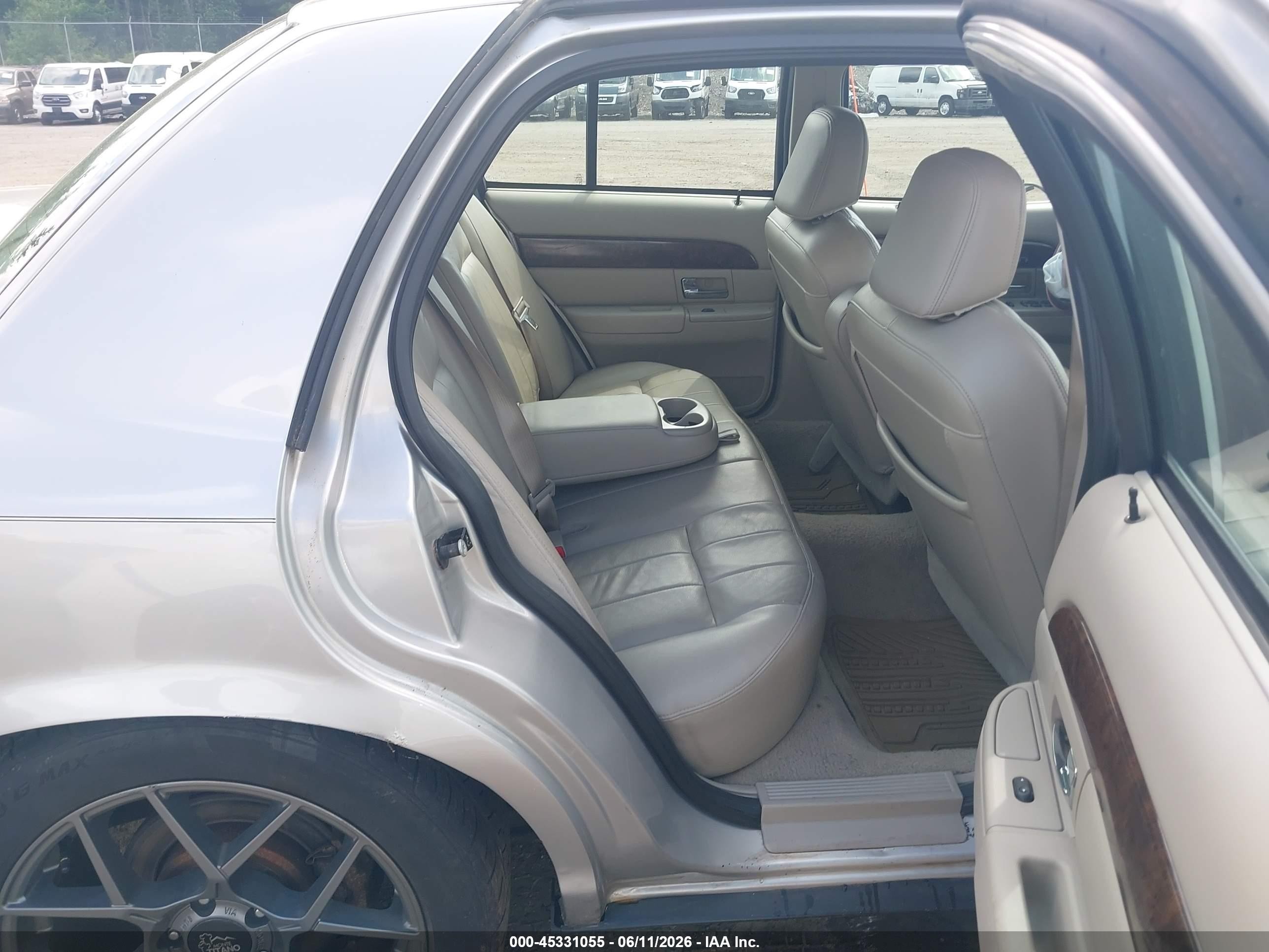 2008 Mercury Grand Marquis Ls Silver vin: 2MEFM75VX8X608065