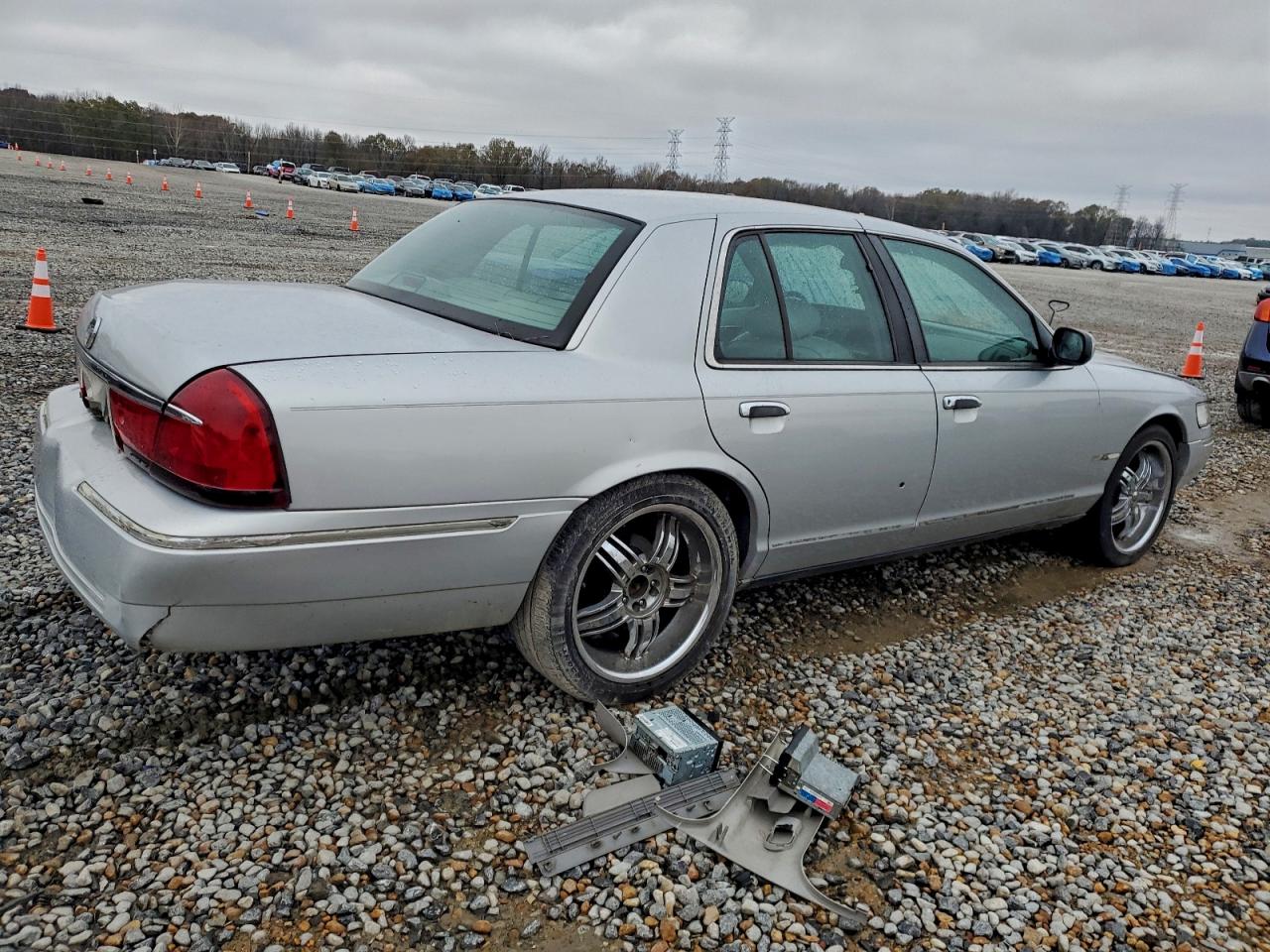 1998 Mercury Grand Marquis Ls Silver vin: 2MEFM75W0WX600806