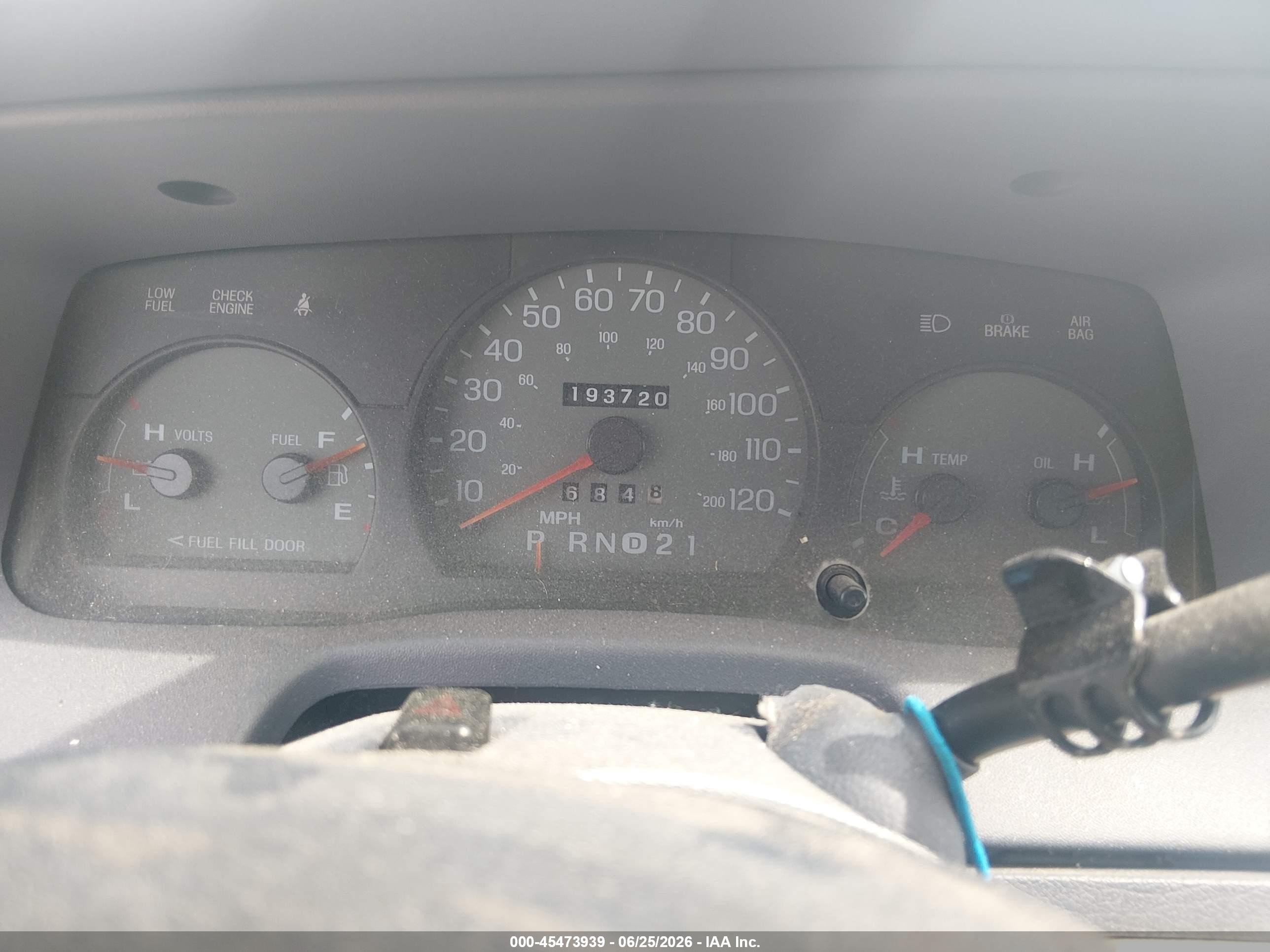 1998 Mercury Grand Marquis   White vin: 2MEFM75W1WX677359