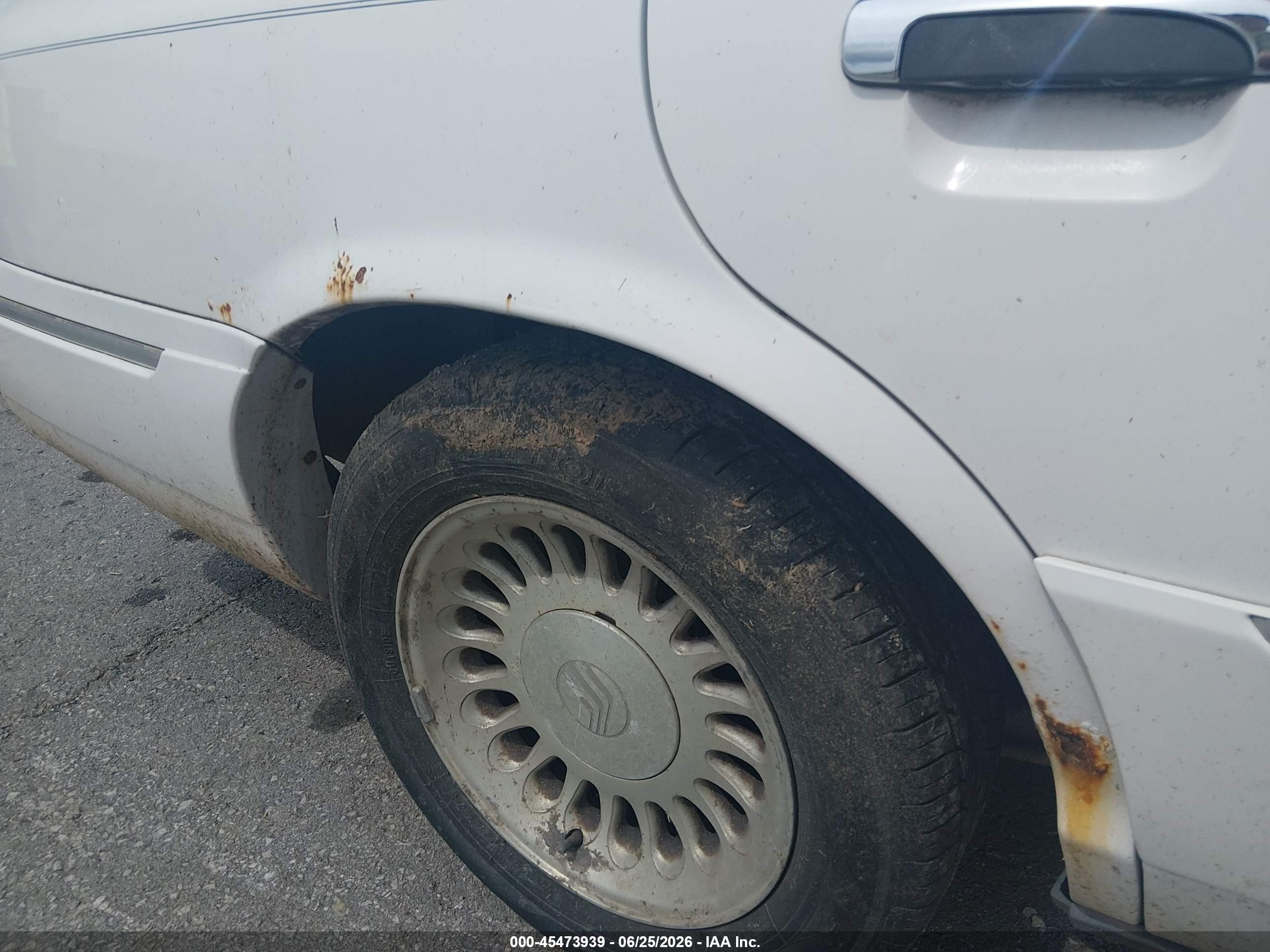 1998 Mercury Grand Marquis   White vin: 2MEFM75W1WX677359