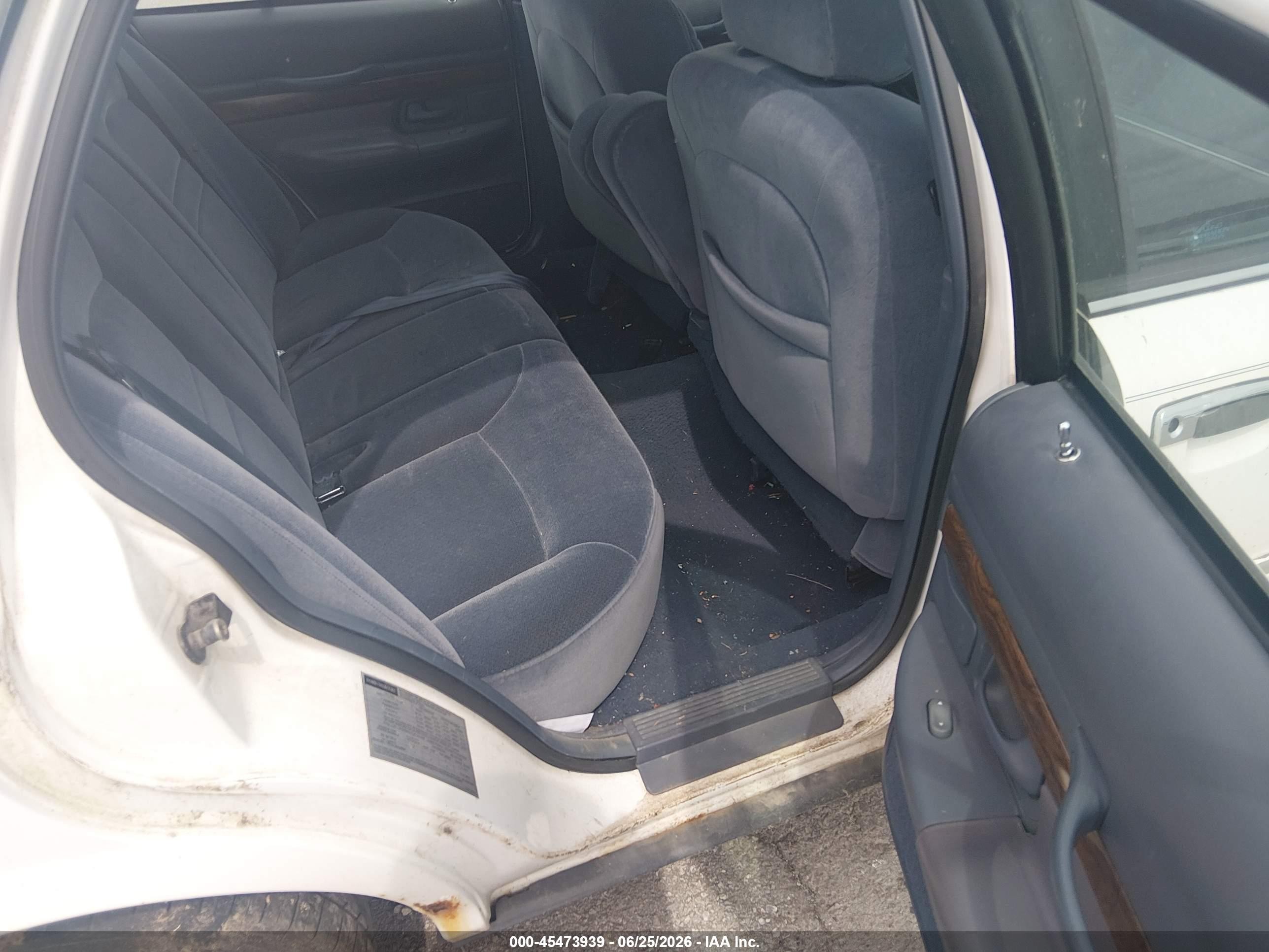 1998 Mercury Grand Marquis   White vin: 2MEFM75W1WX677359