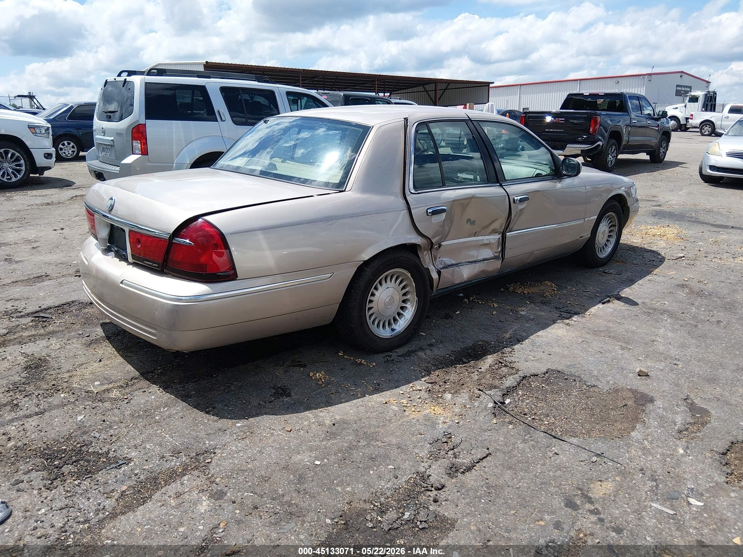 1998 Mercury Grand Marquis   Gold vin: 2MEFM75W1WX685932