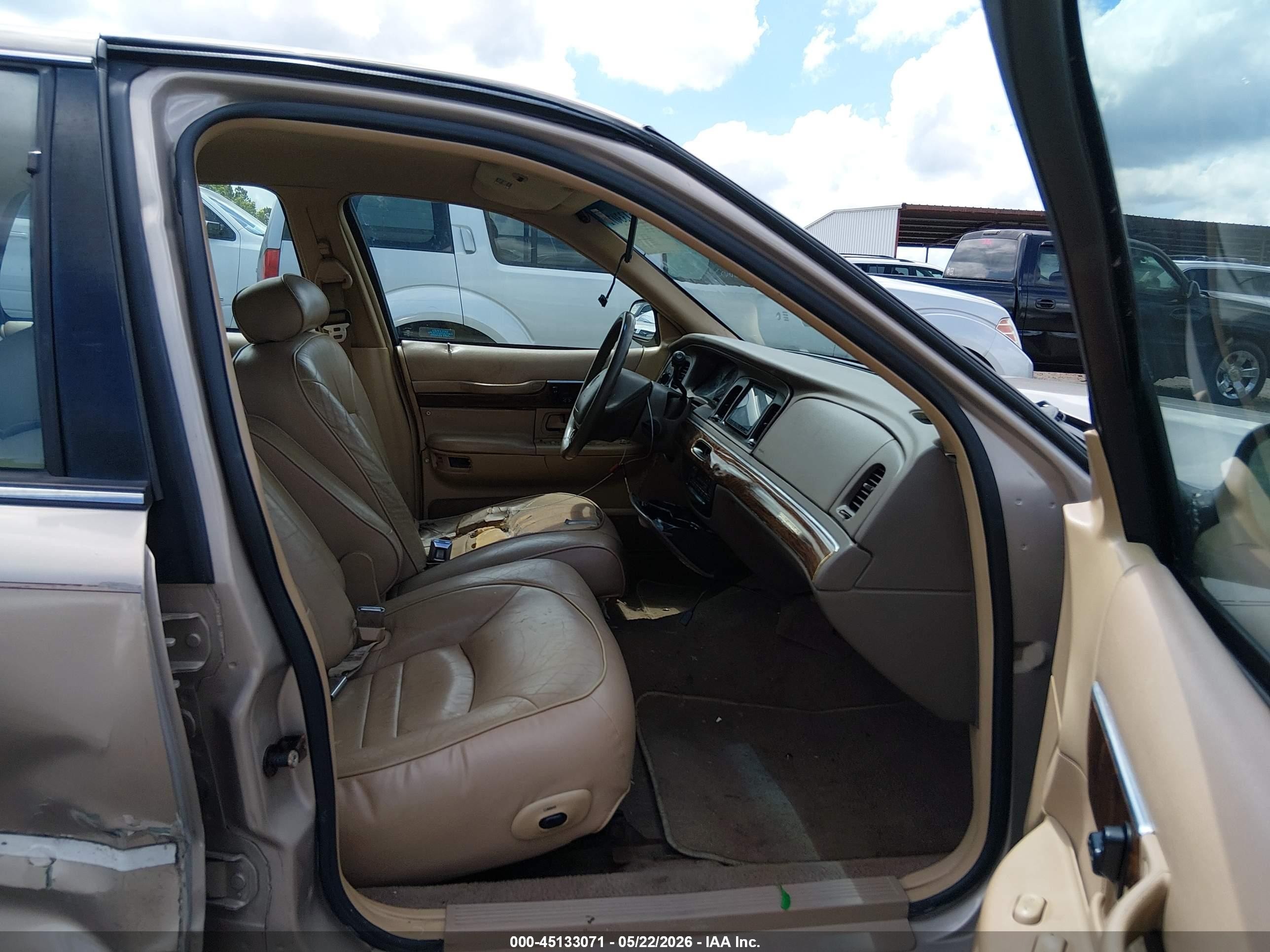 1998 Mercury Grand Marquis   Gold vin: 2MEFM75W1WX685932