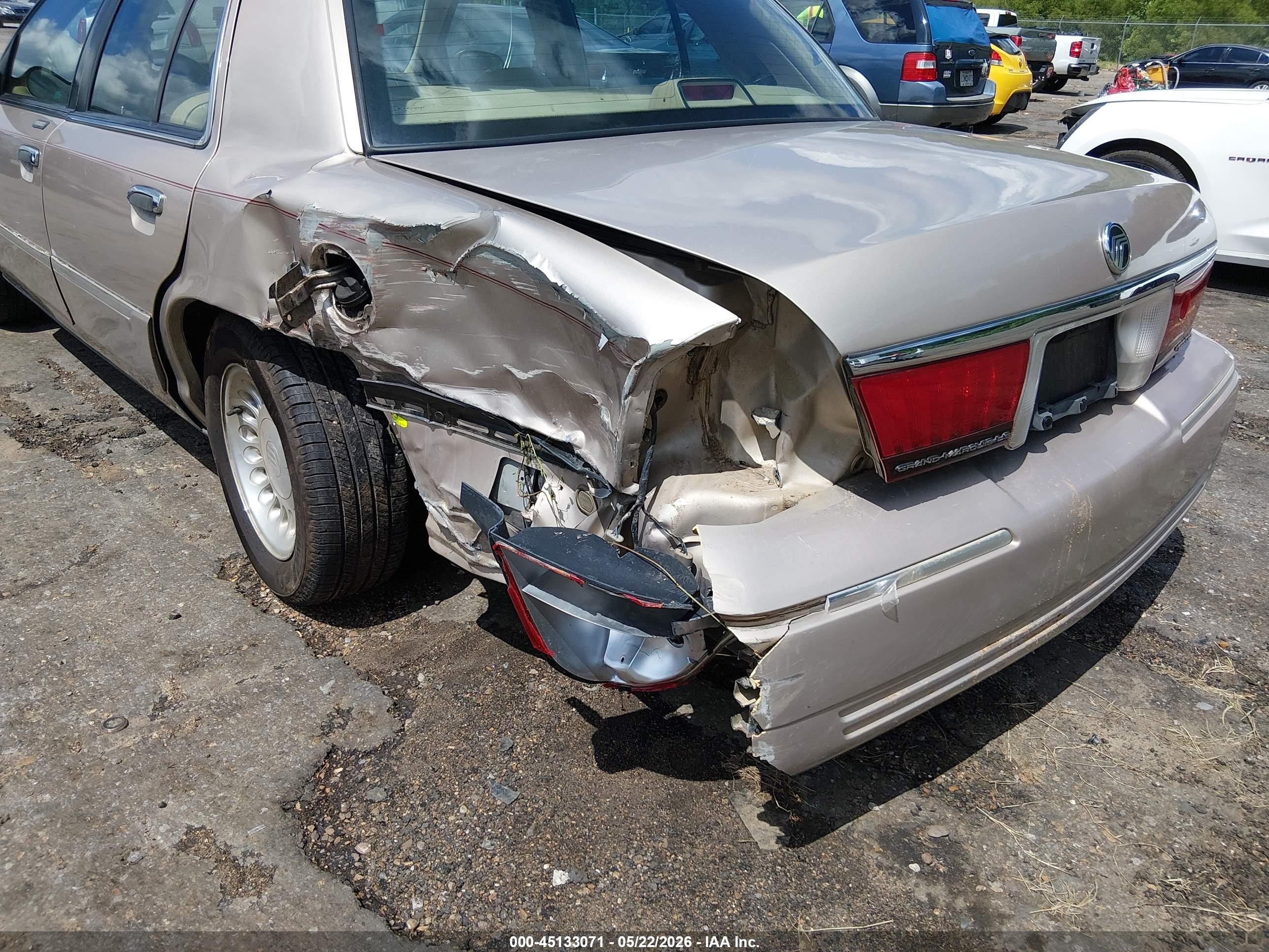 1998 Mercury Grand Marquis   Gold vin: 2MEFM75W1WX685932