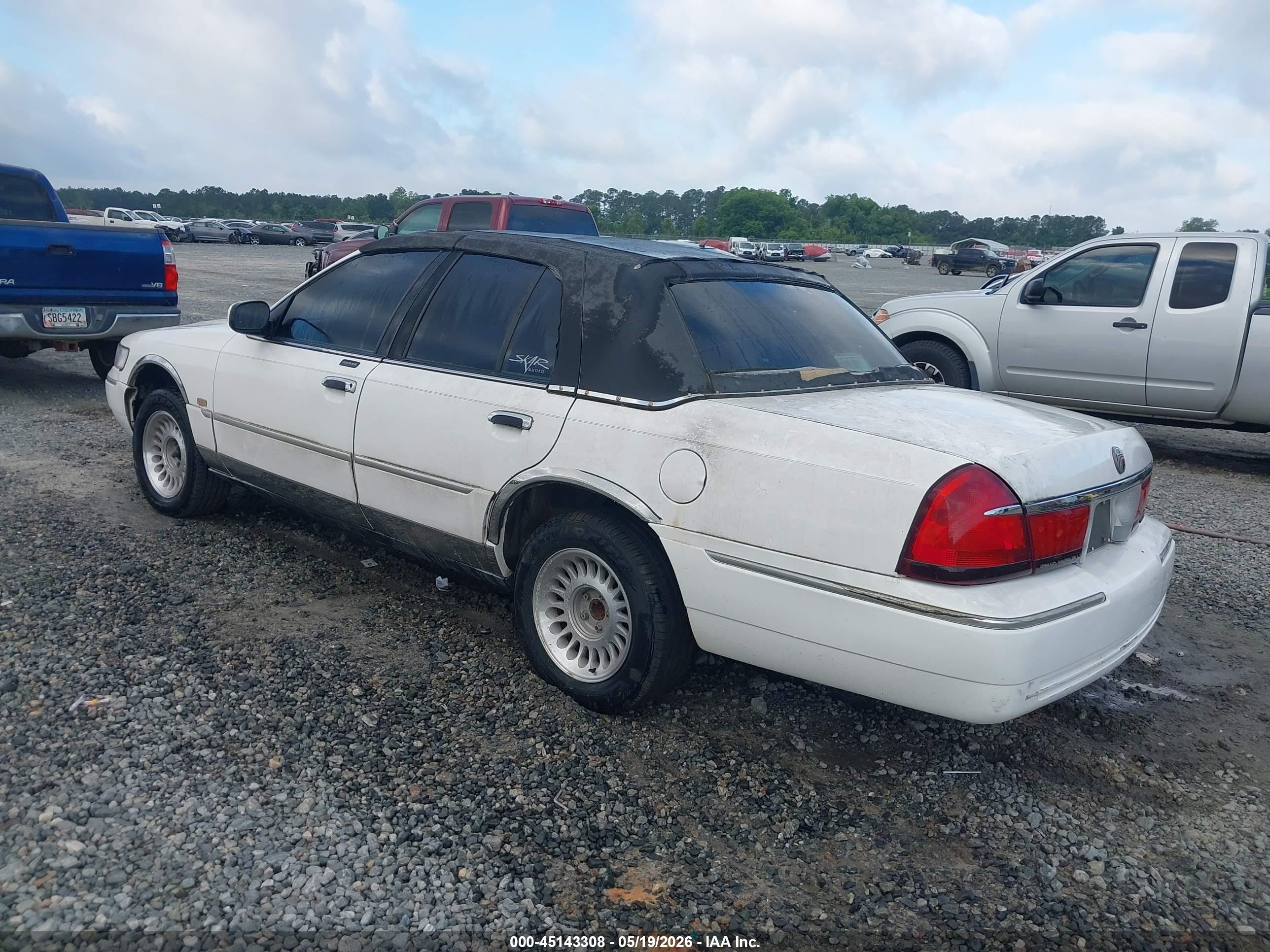 2000 Mercury Grand Marquis Ls Белый vin: 2MEFM75W2YX608103