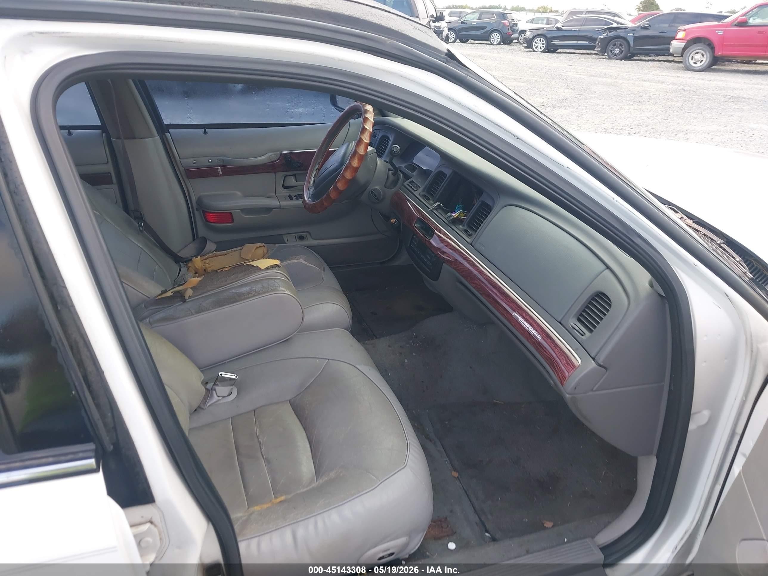 2000 Mercury Grand Marquis Ls Белый vin: 2MEFM75W2YX608103