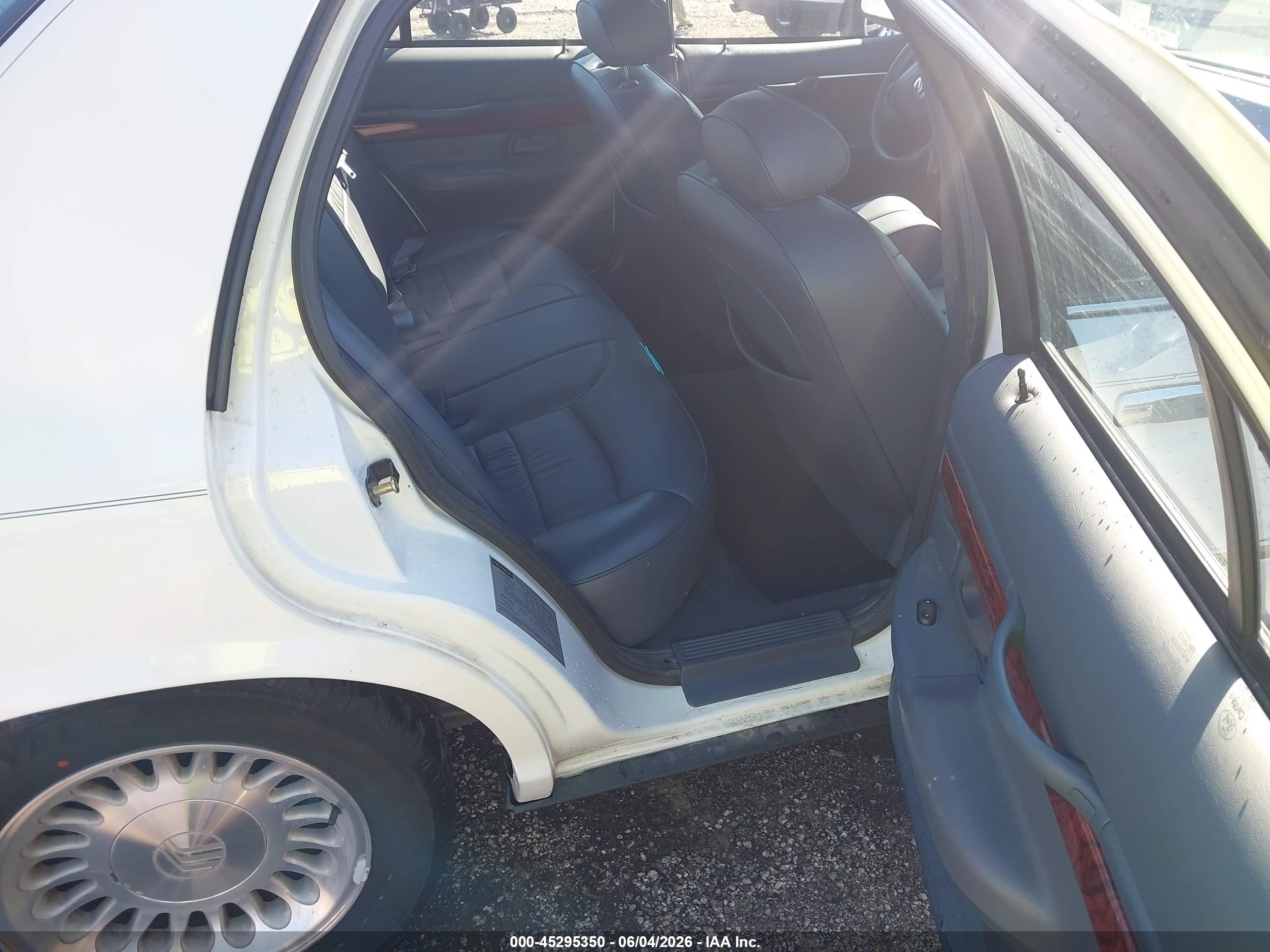 2001 Mercury Grand Marquis Ls White vin: 2MEFM75W31X618385