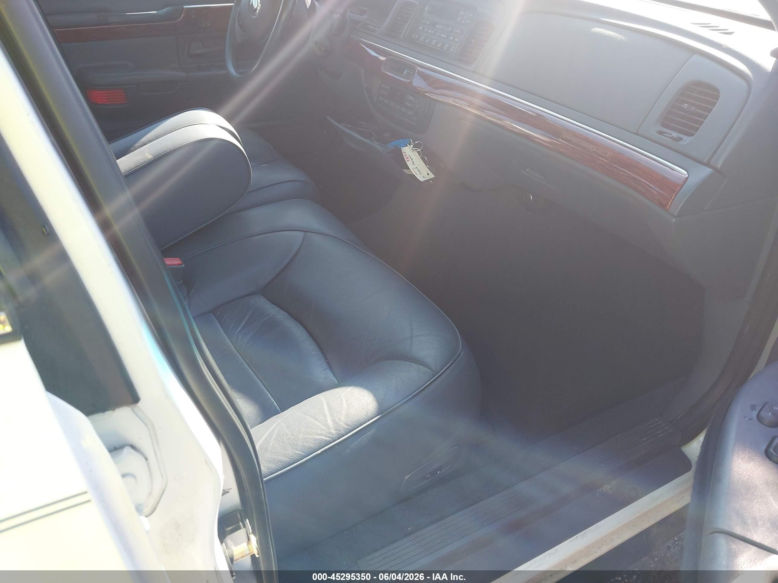 2001 Mercury Grand Marquis Ls White vin: 2MEFM75W31X618385