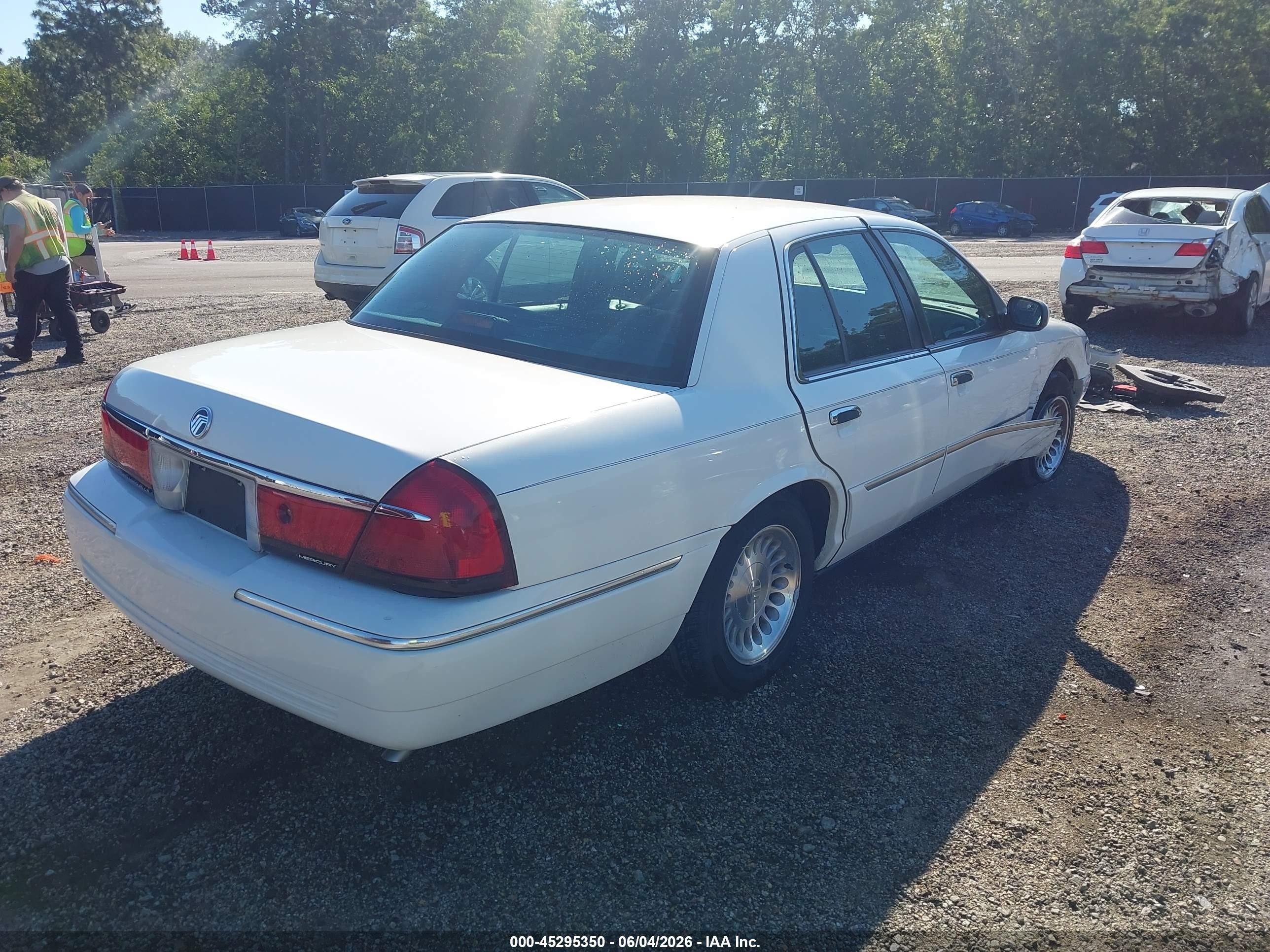 2001 Mercury Grand Marquis Ls White vin: 2MEFM75W31X618385