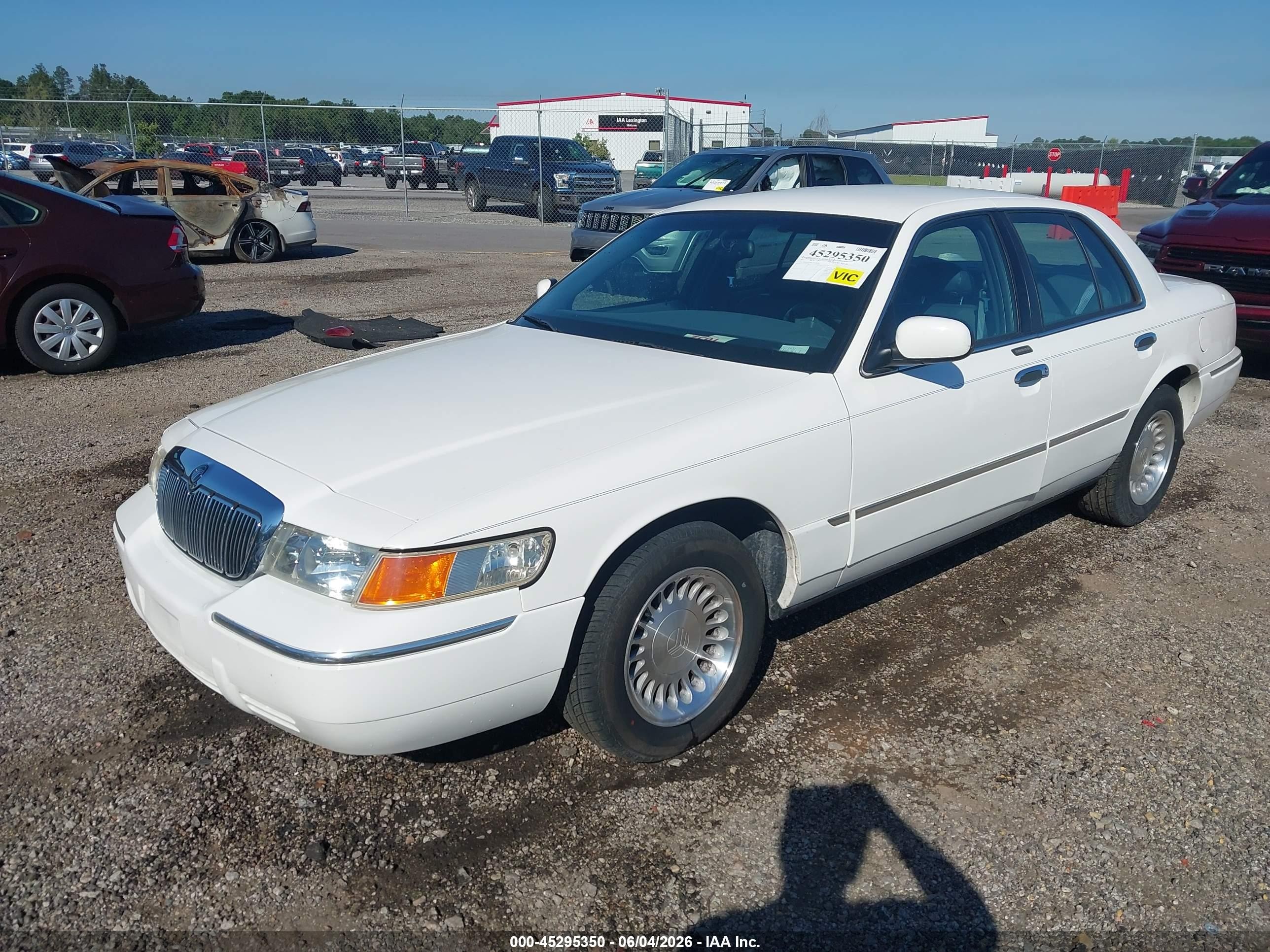 2001 Mercury Grand Marquis Ls White vin: 2MEFM75W31X618385