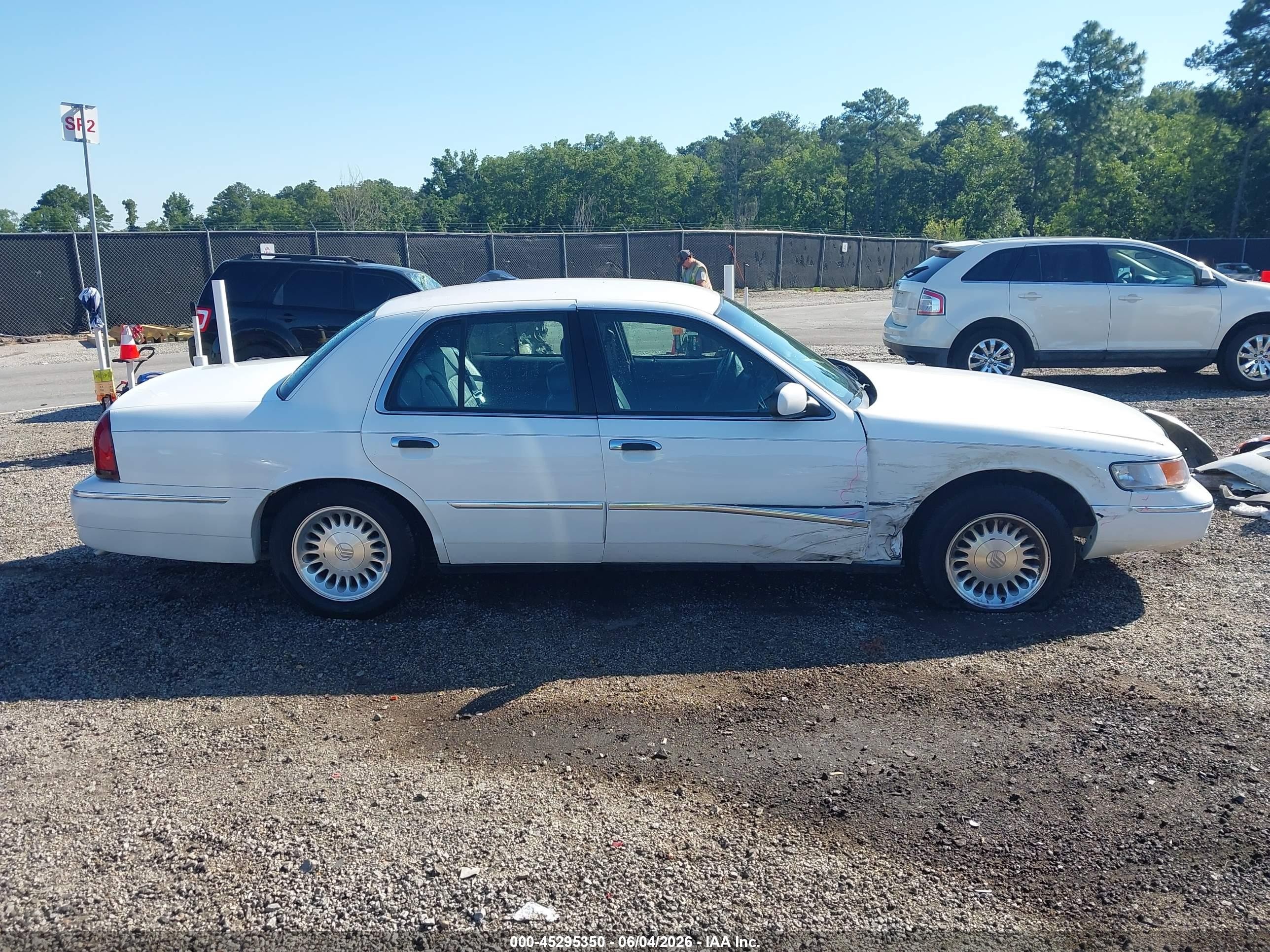 2001 Mercury Grand Marquis Ls White vin: 2MEFM75W31X618385