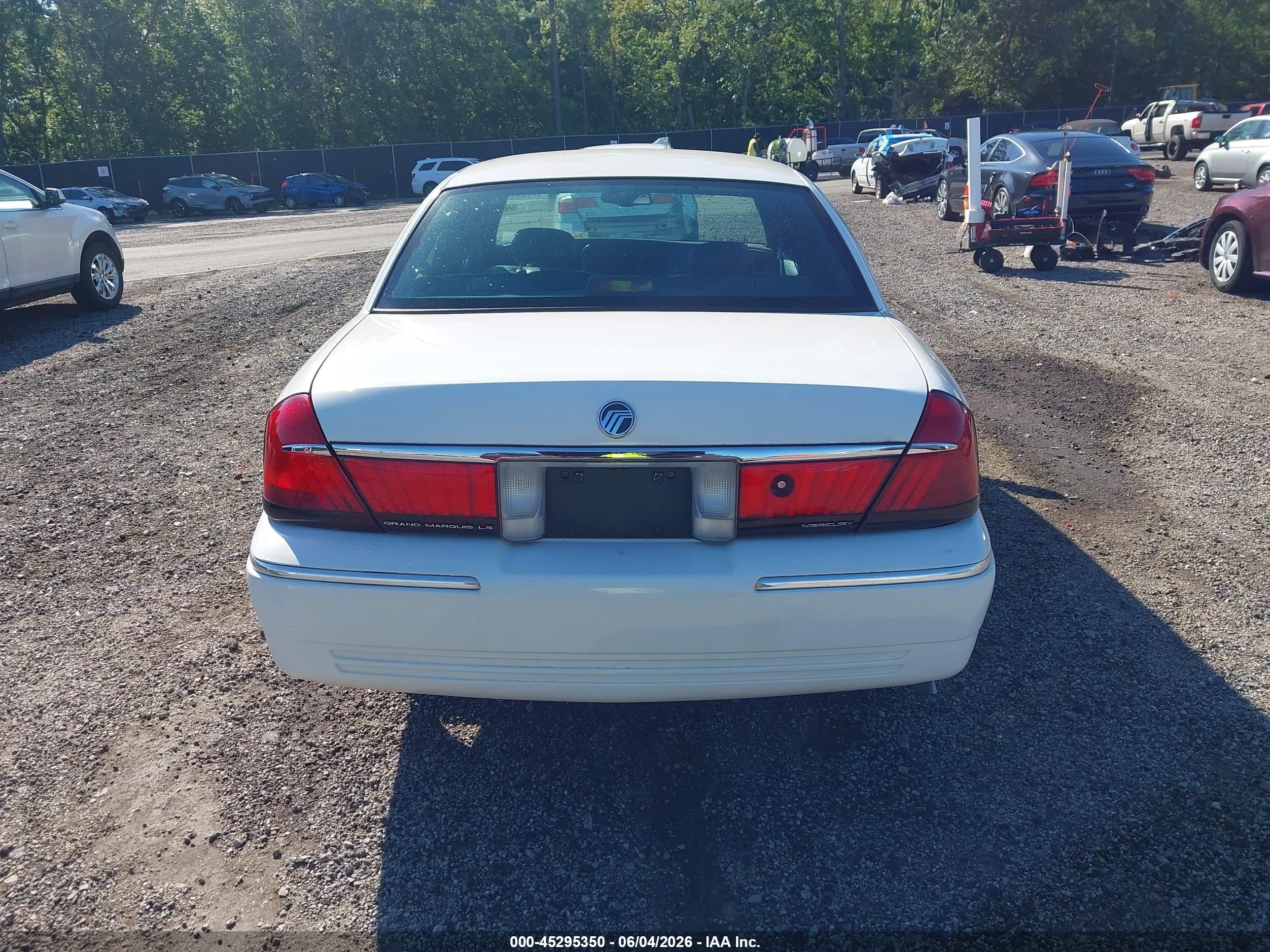 2001 Mercury Grand Marquis Ls White vin: 2MEFM75W31X618385