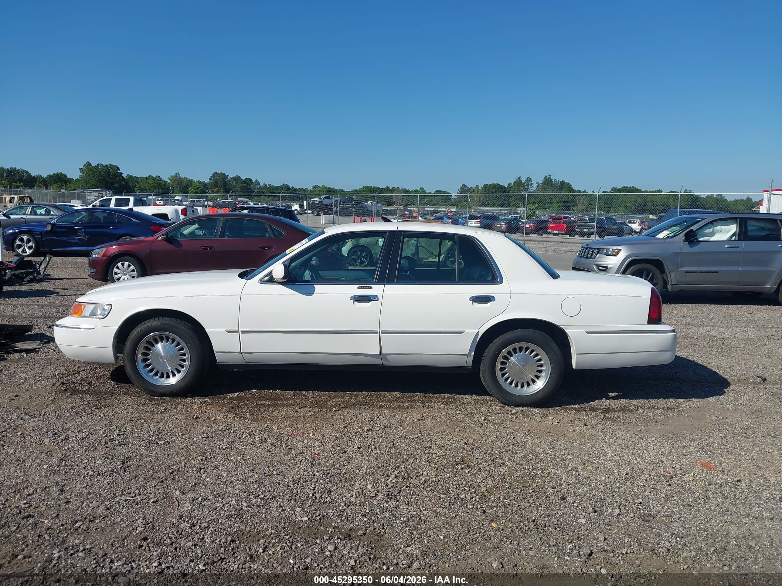 2001 Mercury Grand Marquis Ls White vin: 2MEFM75W31X618385