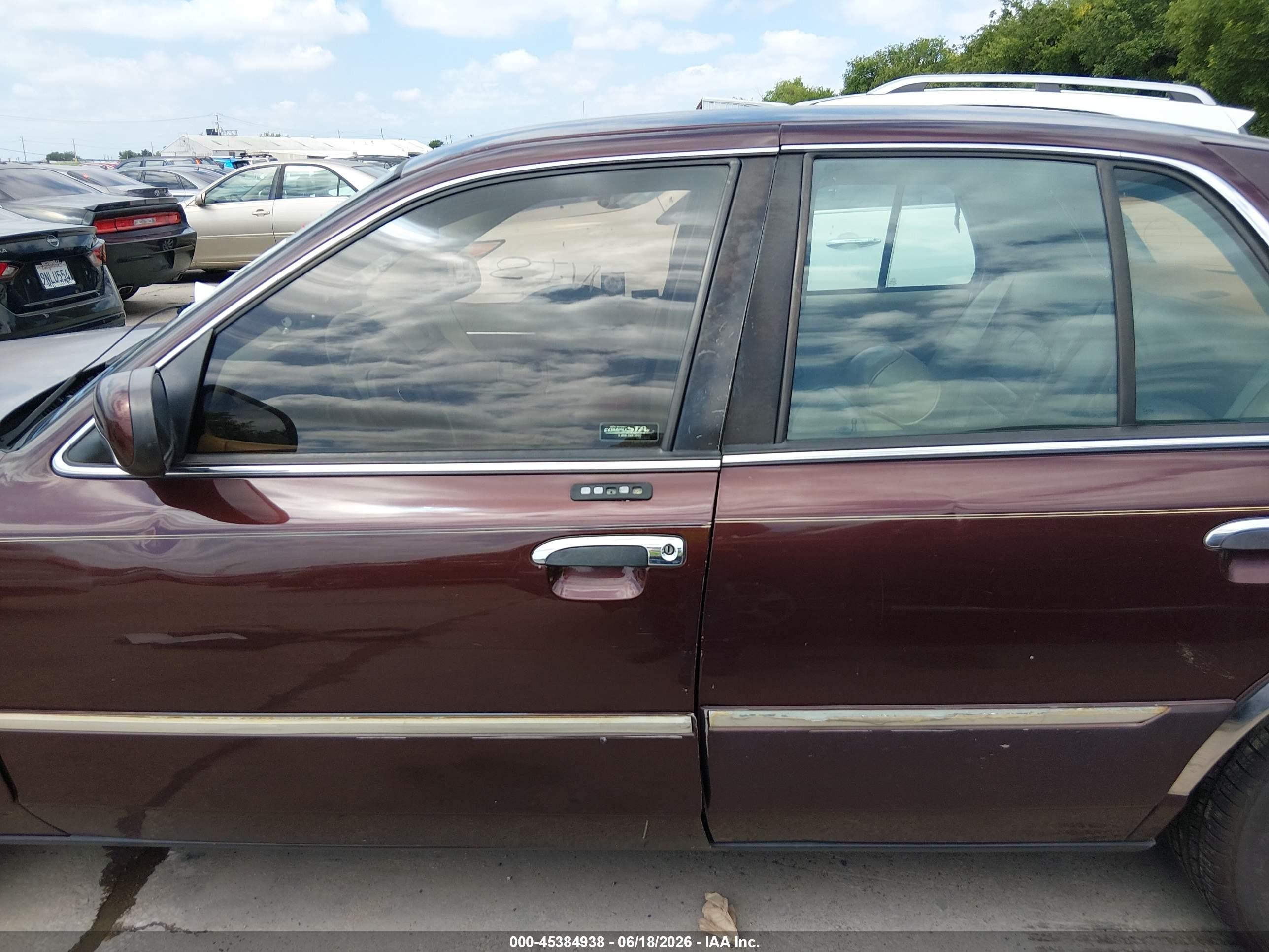 2001 Mercury Grand Marquis Ls Burgundy vin: 2MEFM75W31X658174