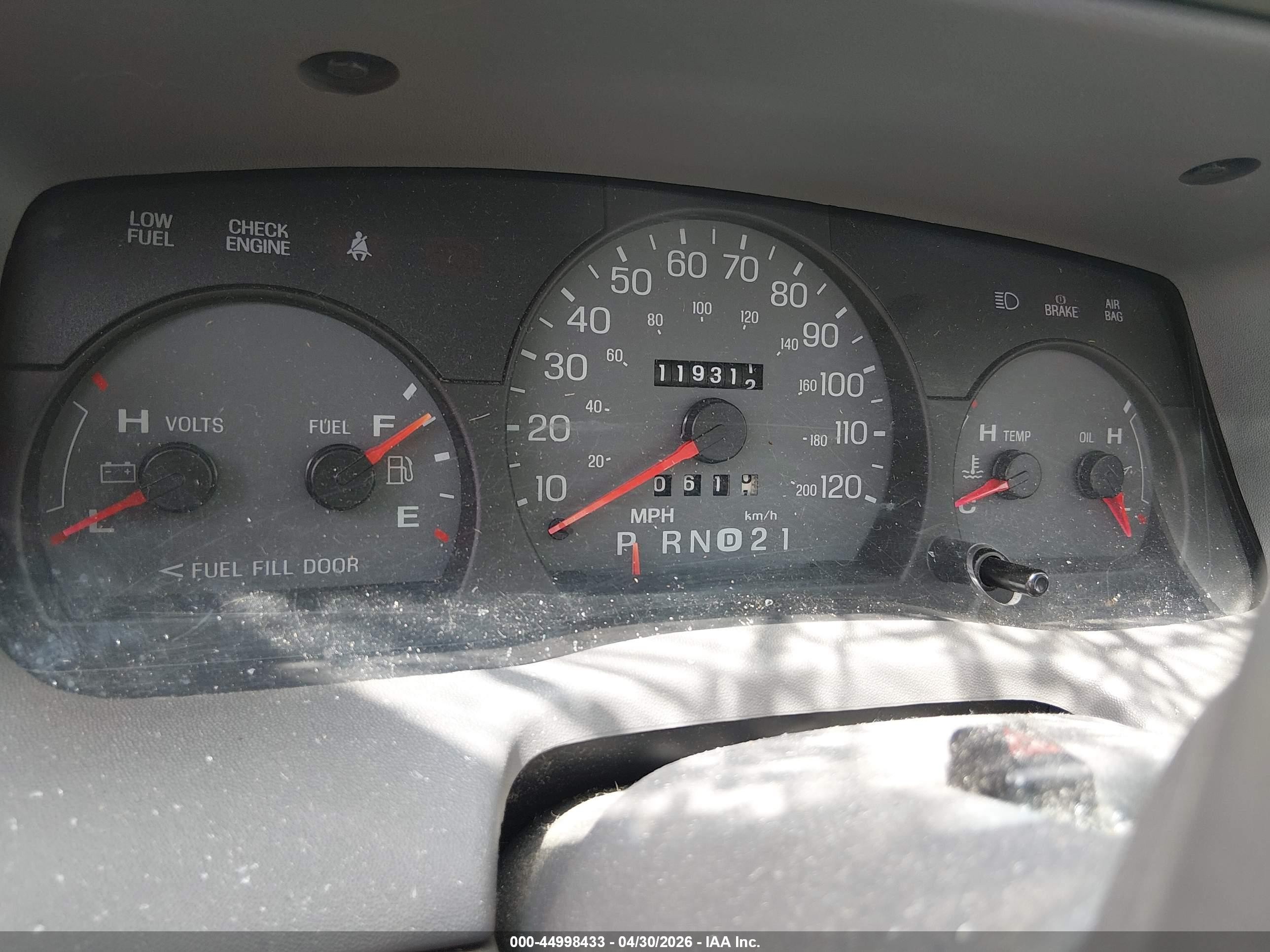 2002 Mercury Grand Marquis Ls Белый vin: 2MEFM75W32X637388