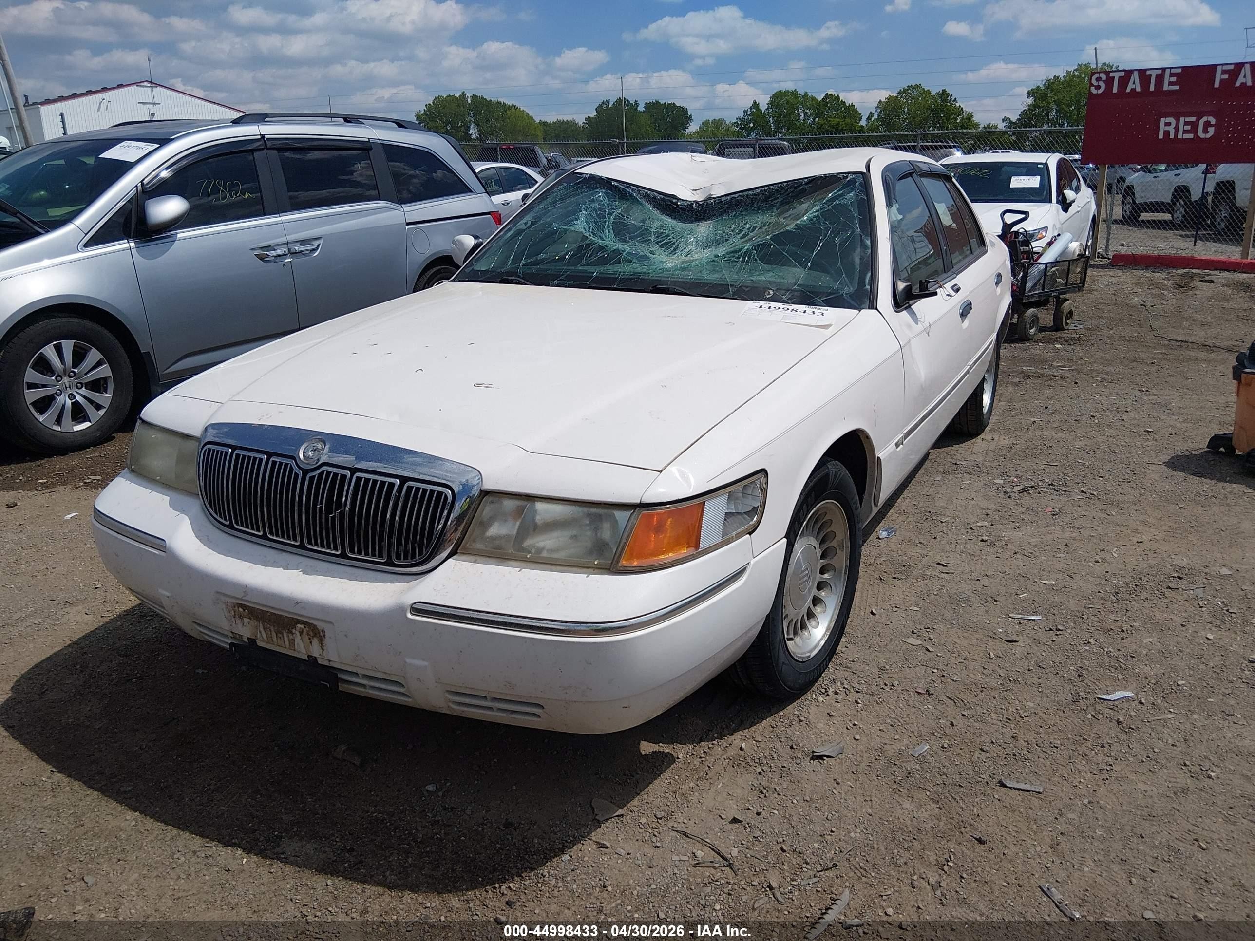 2002 Mercury Grand Marquis Ls Белый vin: 2MEFM75W32X637388