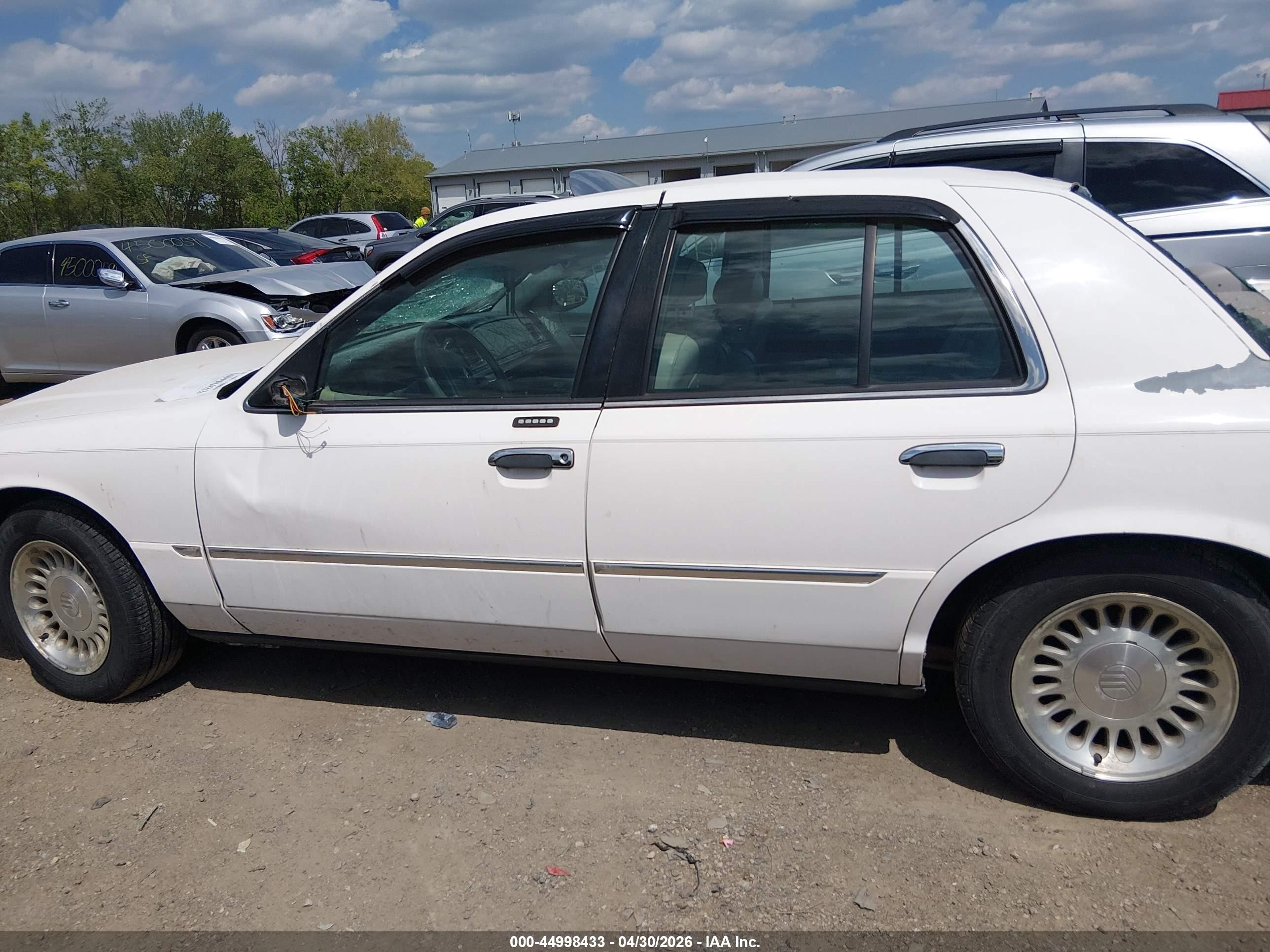 2002 Mercury Grand Marquis Ls Белый vin: 2MEFM75W32X637388