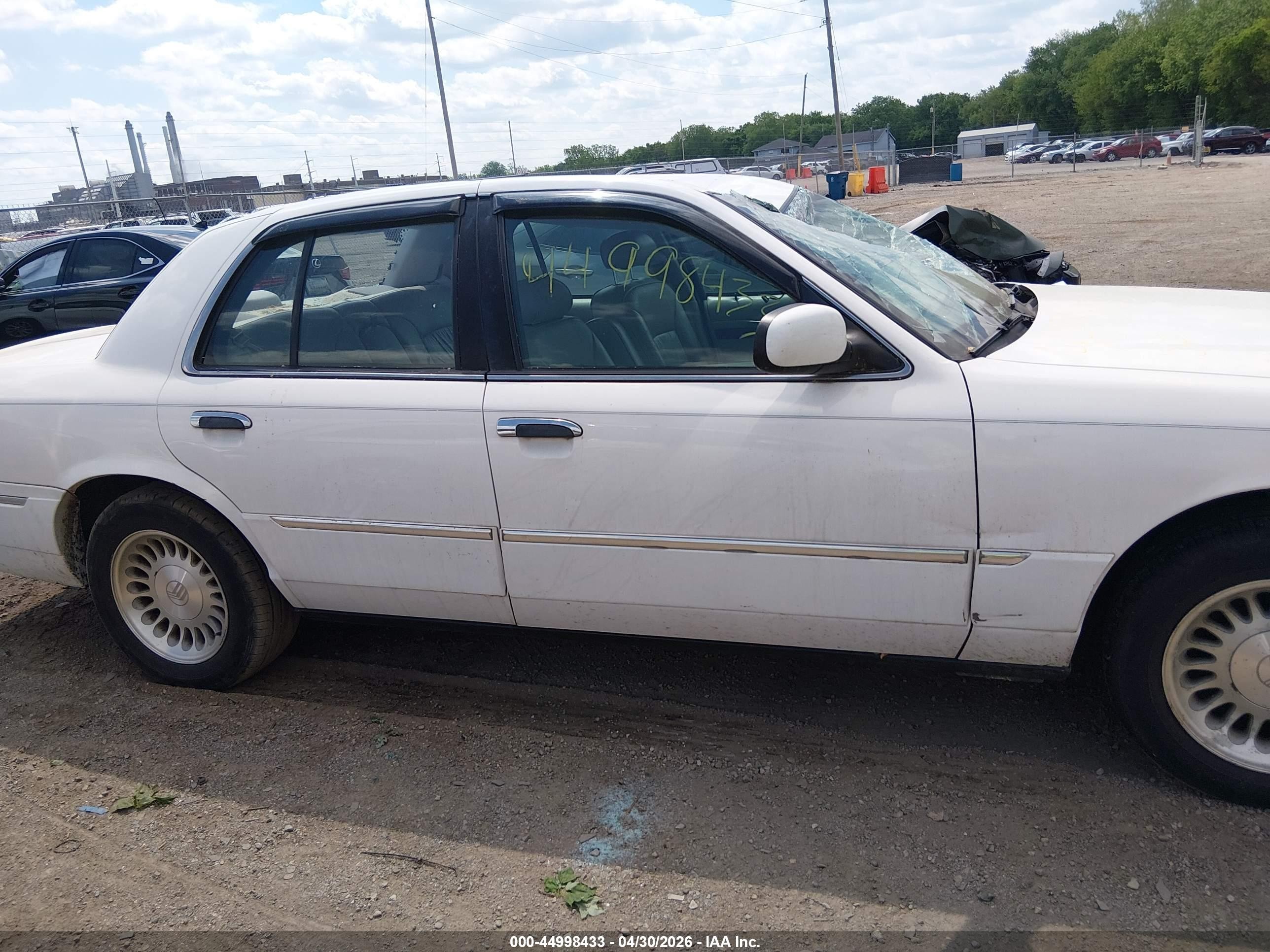 2002 Mercury Grand Marquis Ls Белый vin: 2MEFM75W32X637388