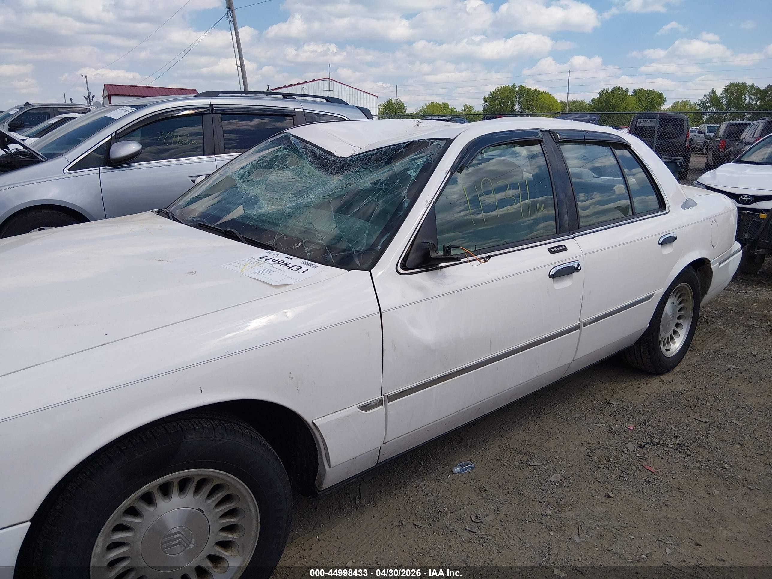 2002 Mercury Grand Marquis Ls Белый vin: 2MEFM75W32X637388
