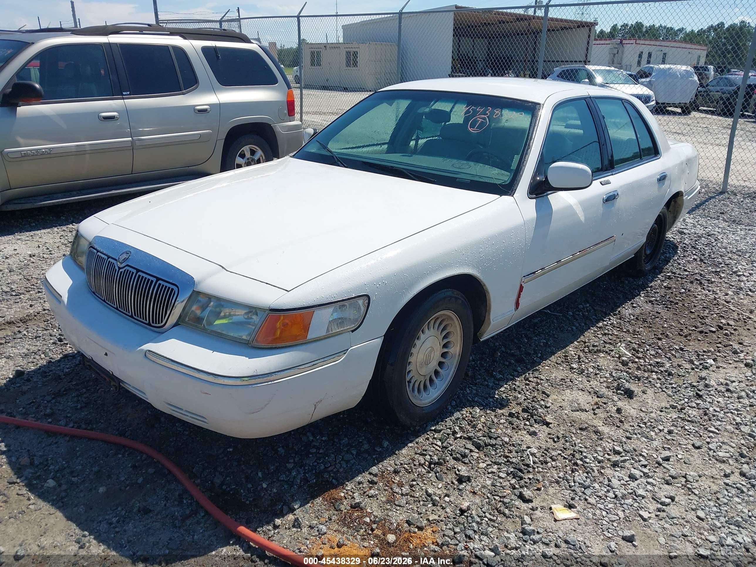 1998 Mercury Grand Marquis   White vin: 2MEFM75W3WX658702