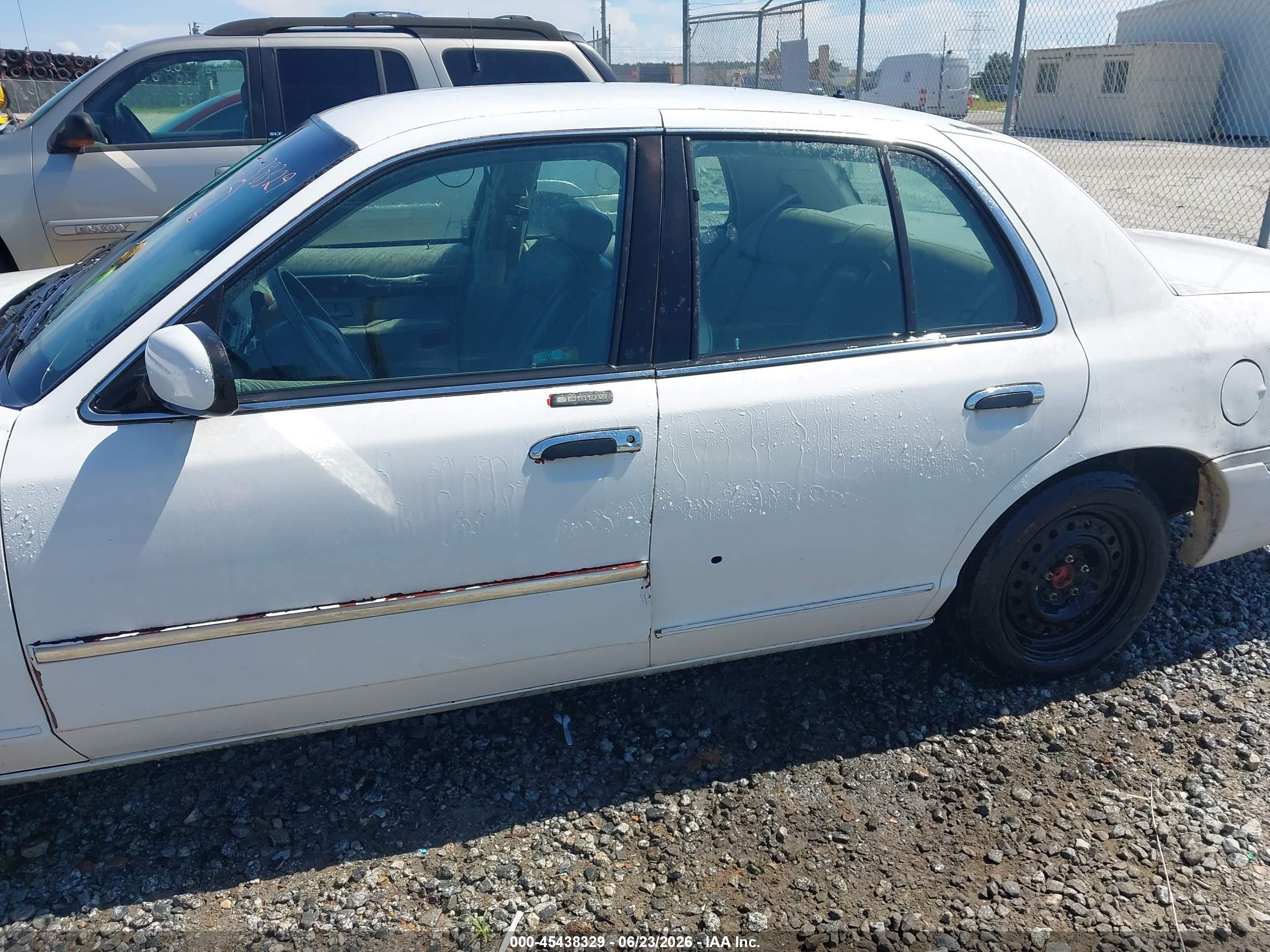 1998 Mercury Grand Marquis   White vin: 2MEFM75W3WX658702