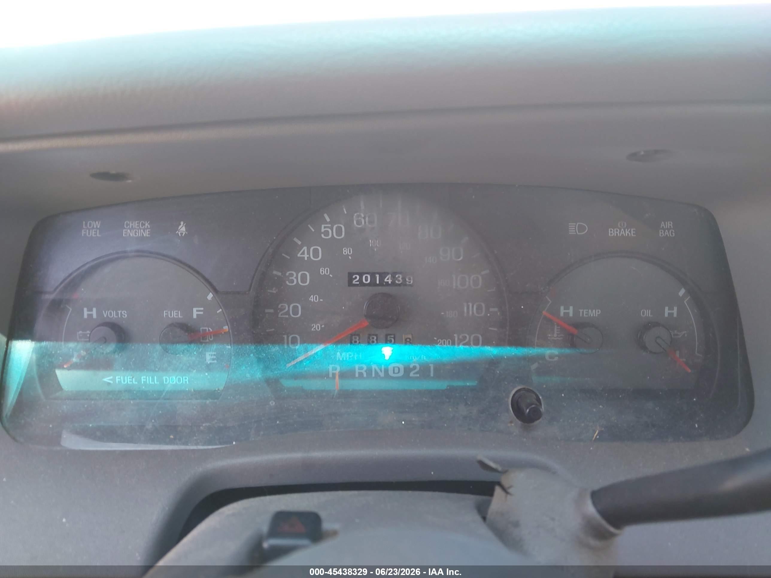 1998 Mercury Grand Marquis   White vin: 2MEFM75W3WX658702