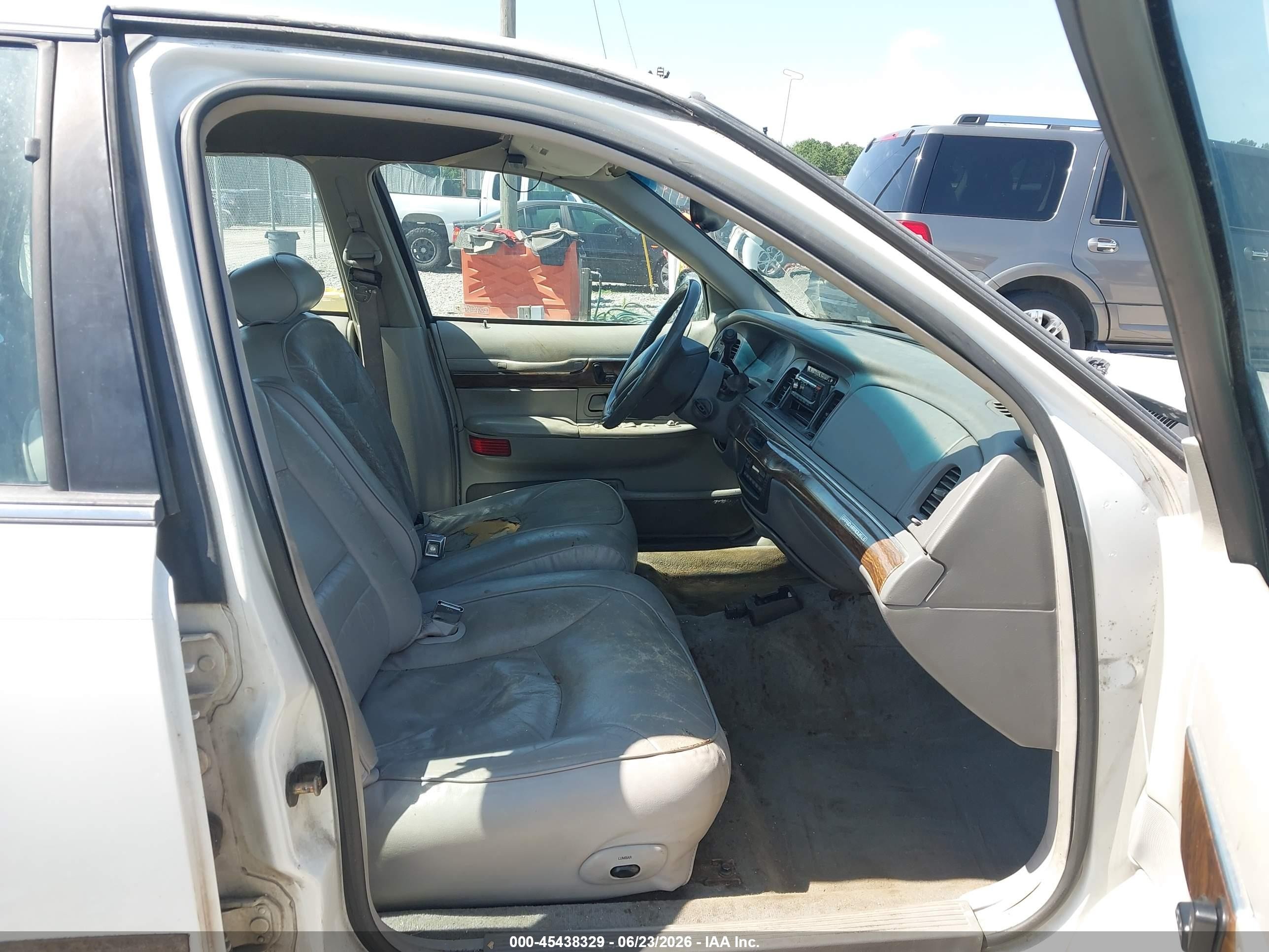 1998 Mercury Grand Marquis   White vin: 2MEFM75W3WX658702